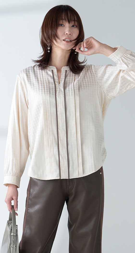 タックアクセントプルオーバー