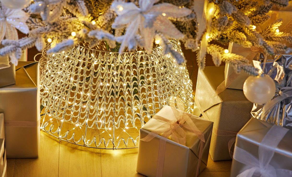 Lighting and pre-lit decor