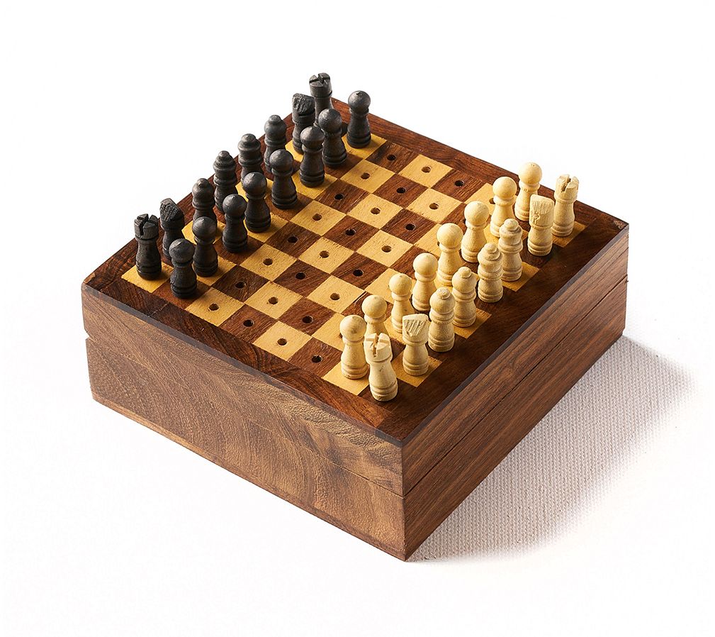 iCore Electronic Chess Set - Teach and Play with The Smart Chess Computer  Game Board - Ideal for Beginners and Improving Players