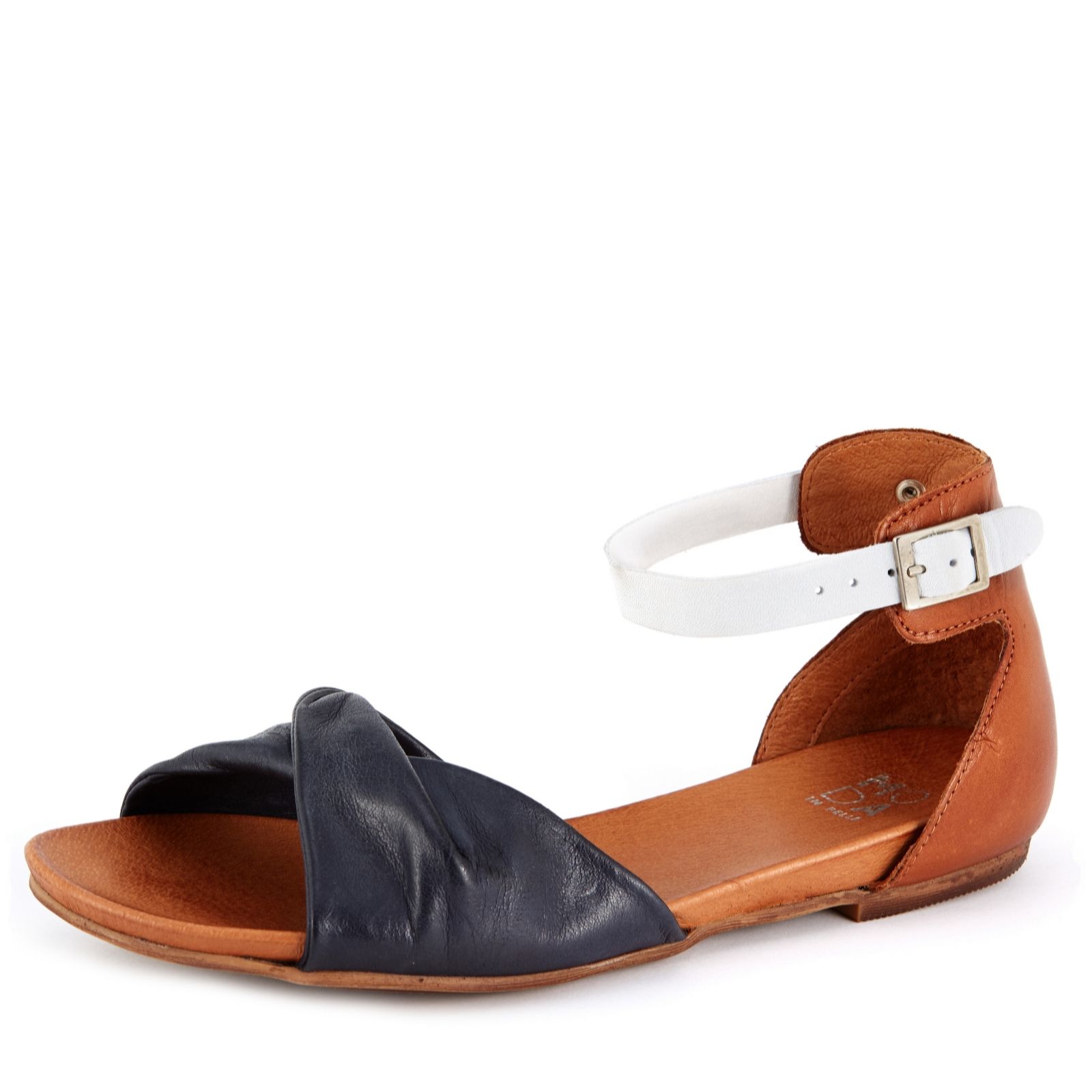moda in pelle flat sandals