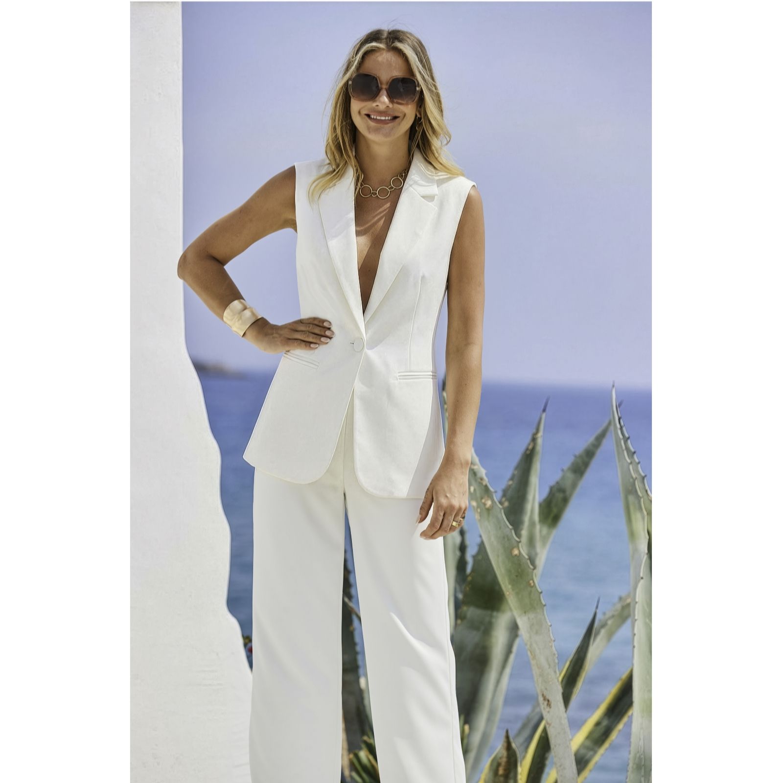 Sosandar White Sleeveless Blazer