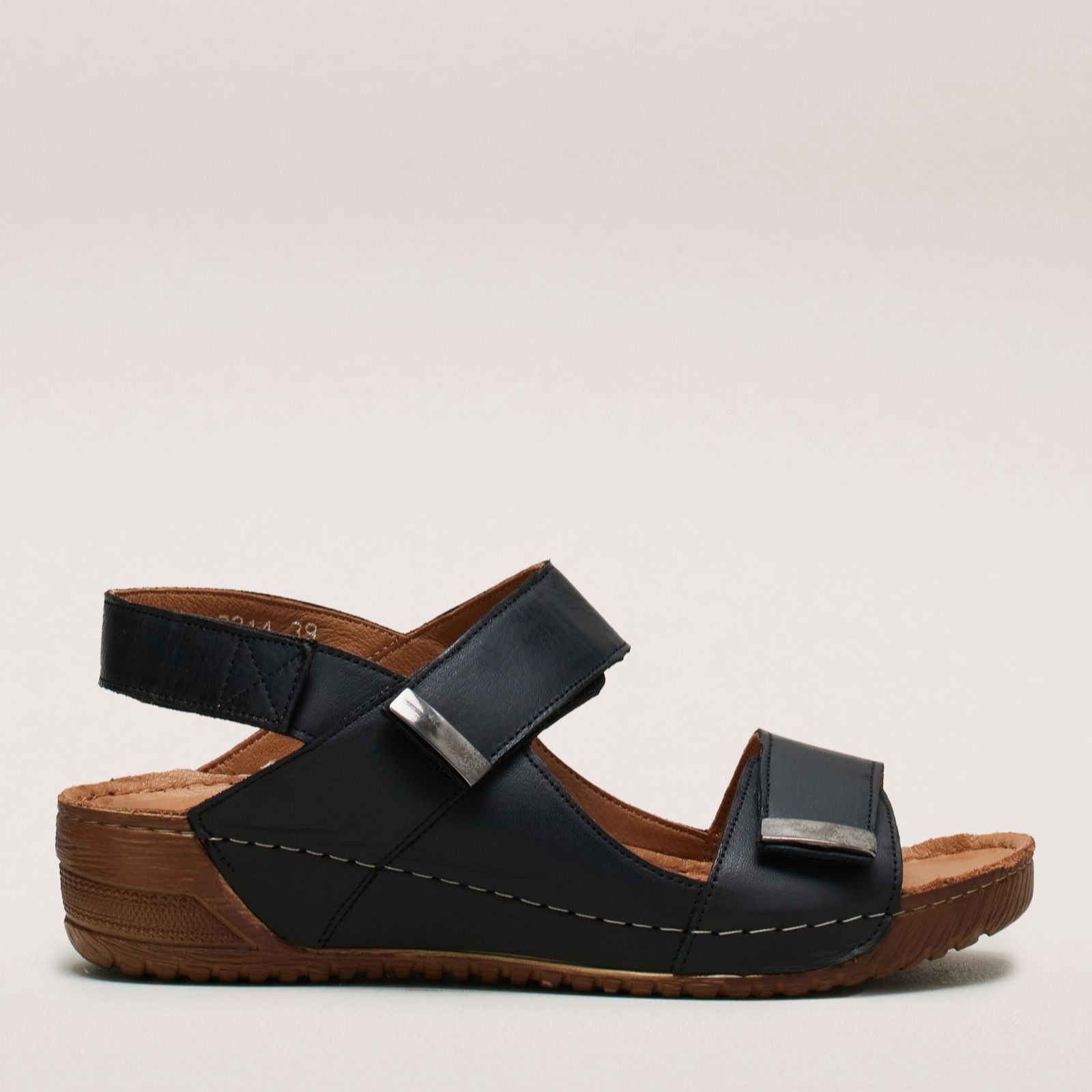 Outlet Adesso Gia Leather Metal Trim Sandal