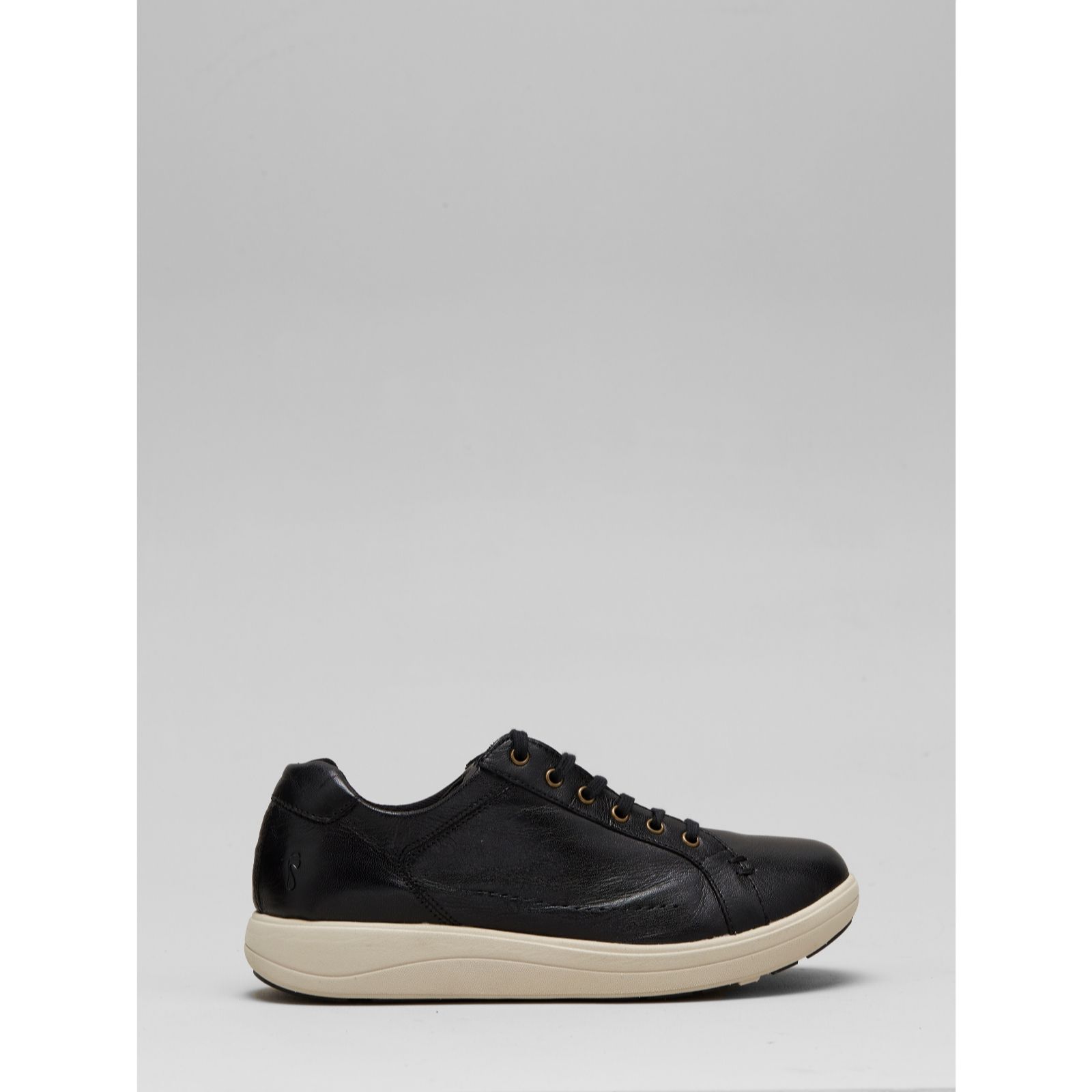 Outlet Strive Dakota Lace-Up Trainer