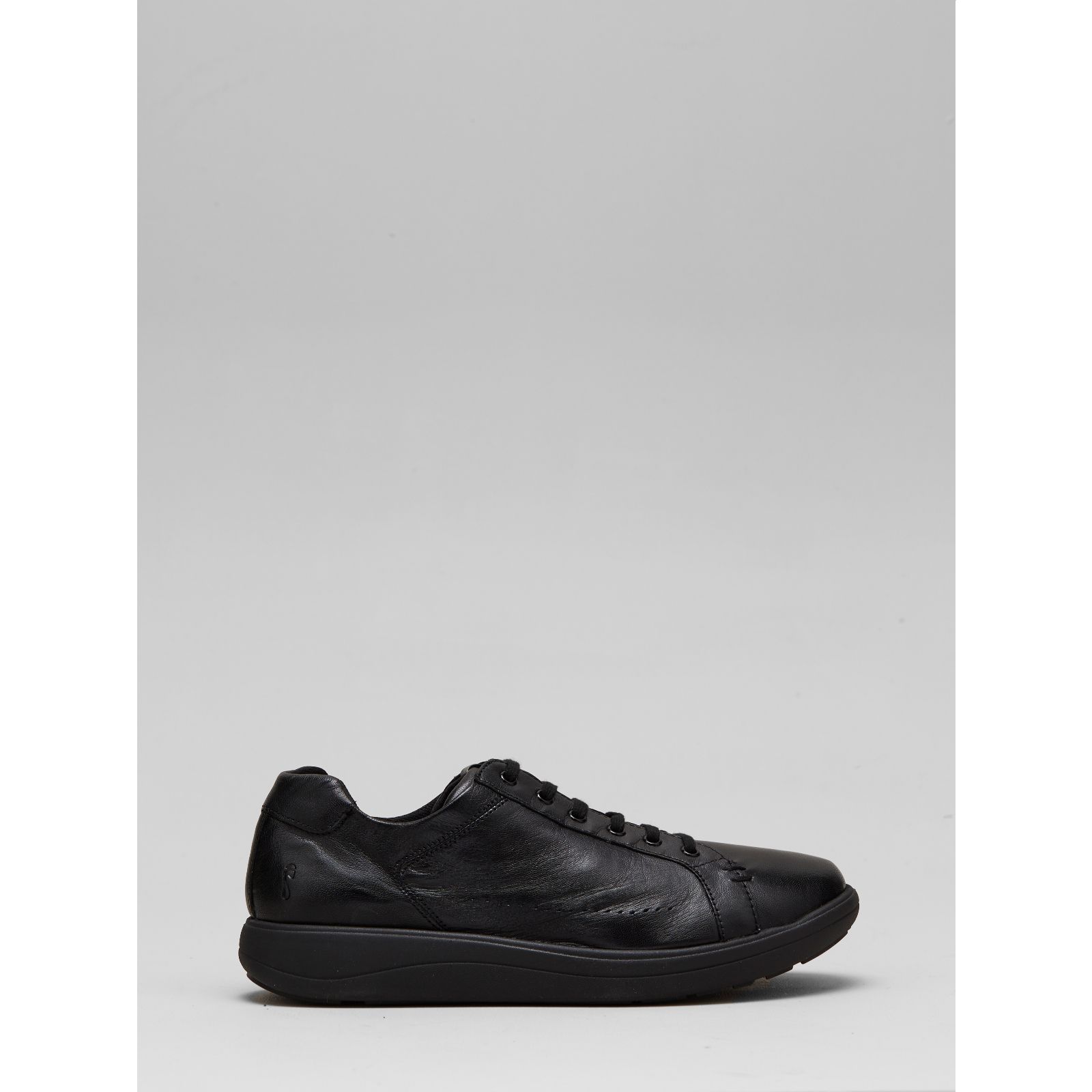 Outlet Strive Dakota Lace-Up Trainer