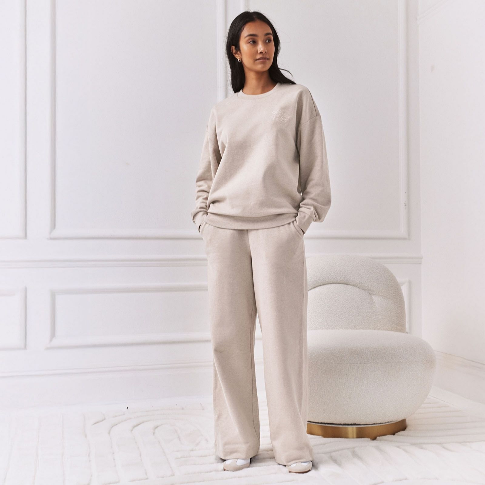  Chlesea Peers Wide-Leg Joggers