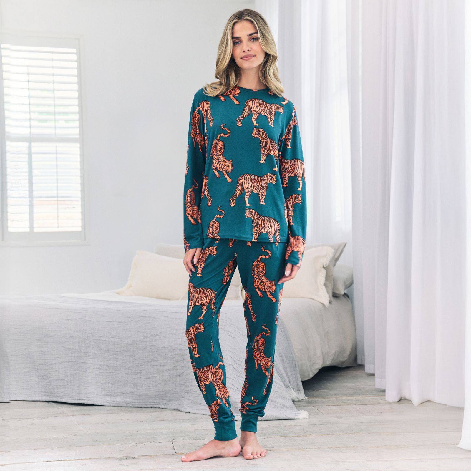 Chelsea Peers Recycled Jersey Crew Neck Set
