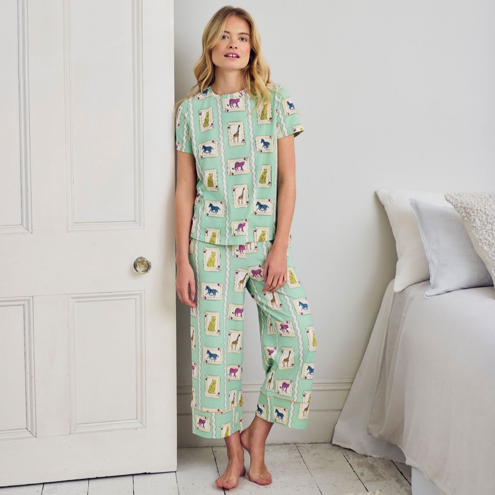  Chelsea Peers Organic Cotton Crew Neck & Capri PJ Set