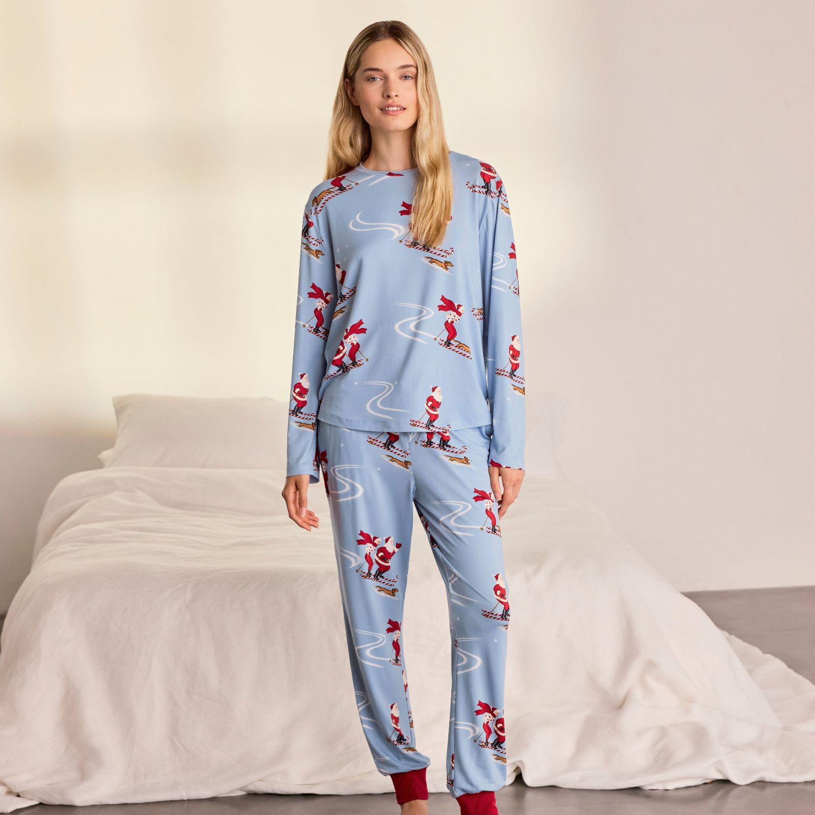 Chelsea Peers Ski Santa Printed Crew PJ Set