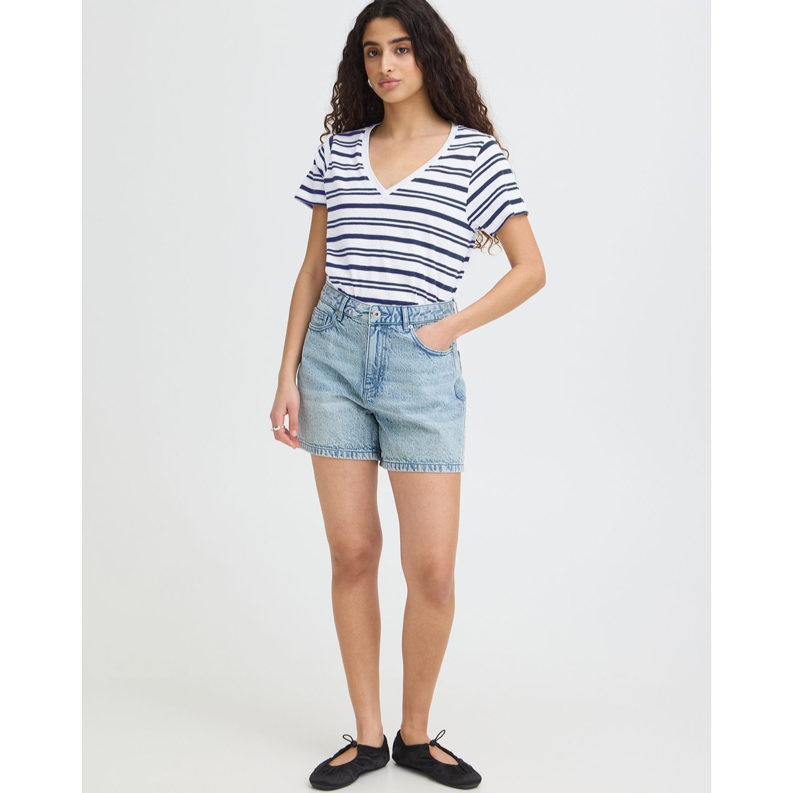 ICHI Yulietta V-Neck Short Sleeve Printed T-shirt