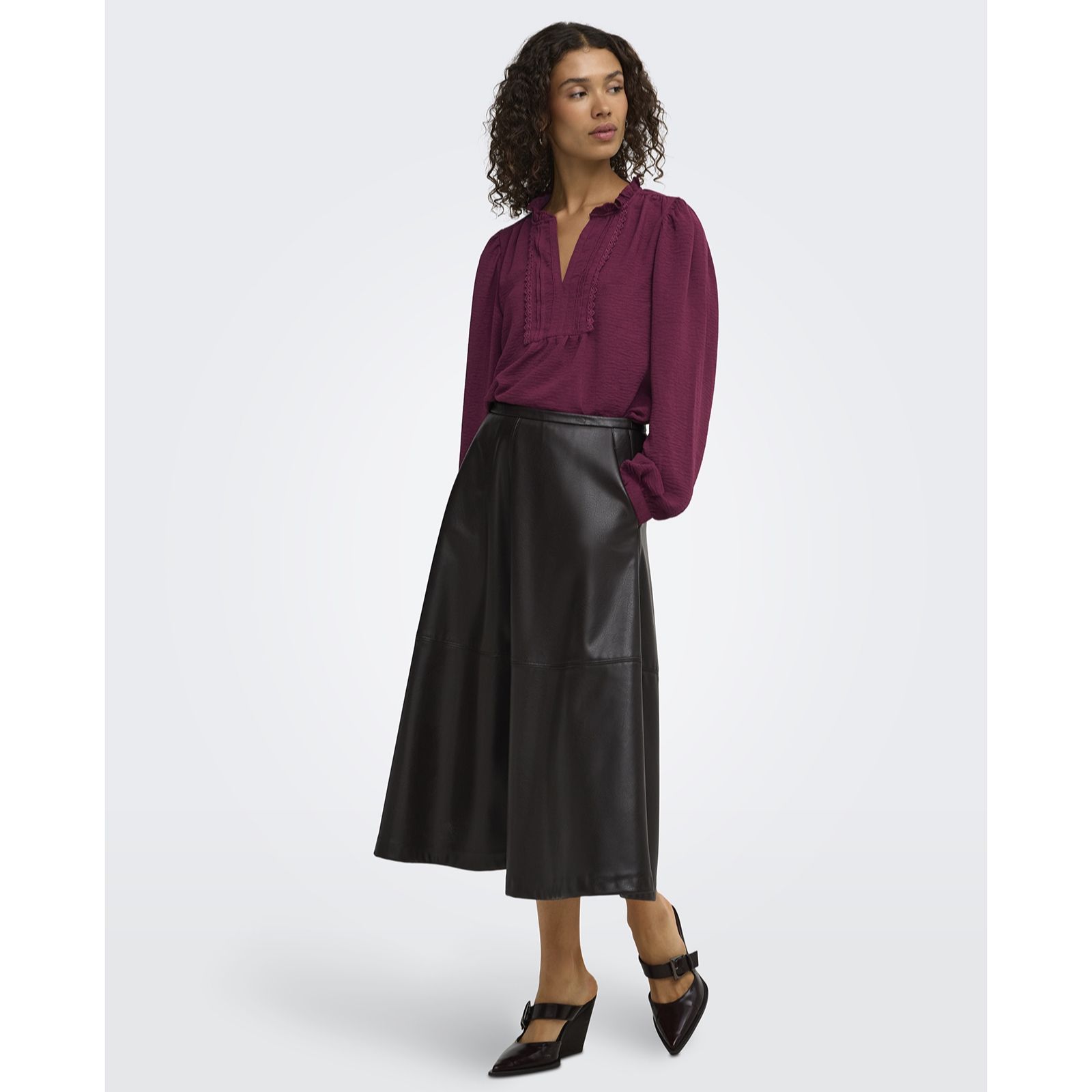 JDY Rachel Pintuck Detail Top