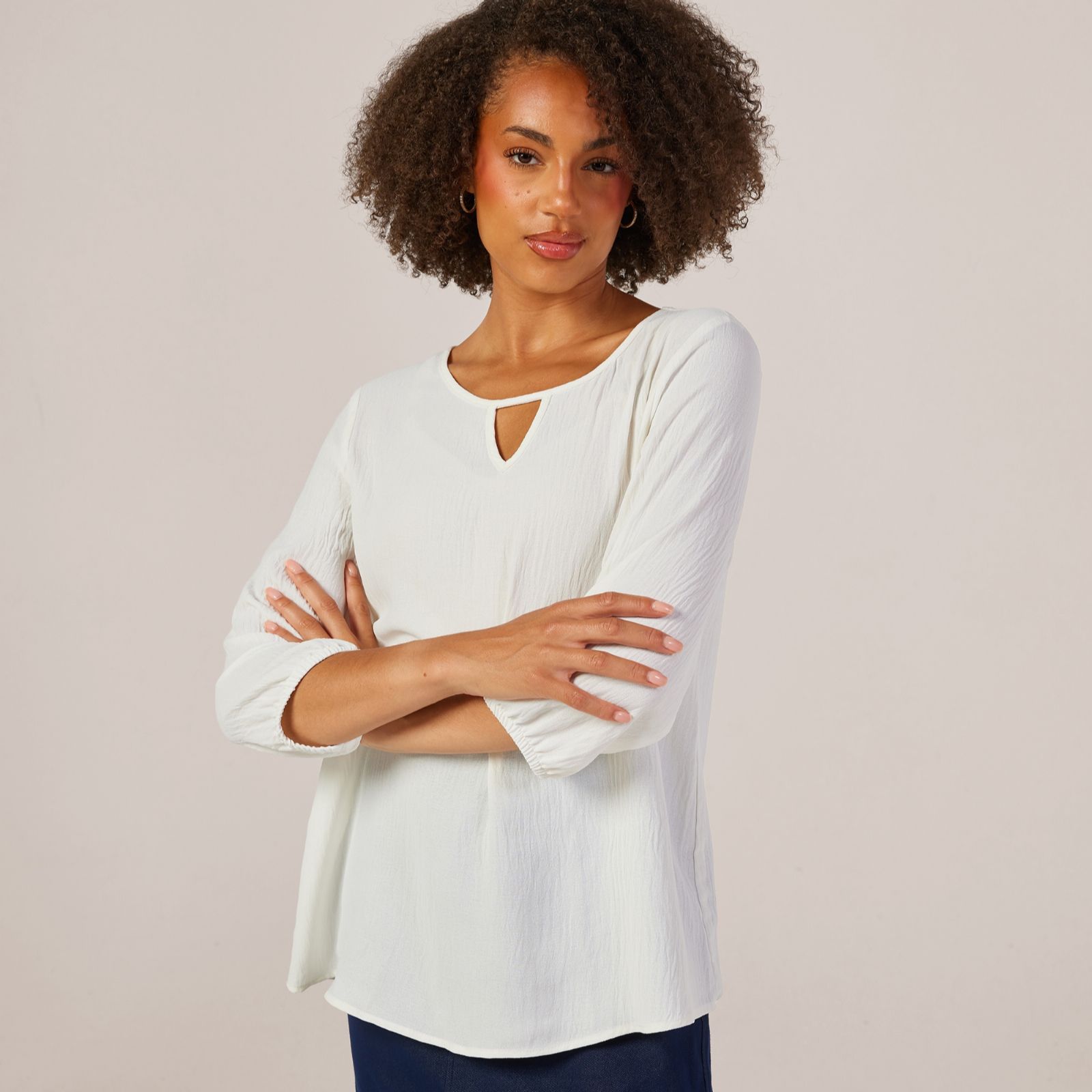 Kim & Co Crinkle Poplin 3/4 Sleeve Keyhole Relaxed Top
