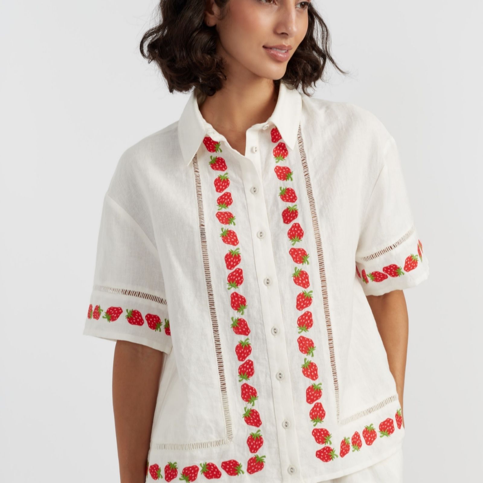 Chinti & Parker Linen Blend Embroidered Strawberry Shirt