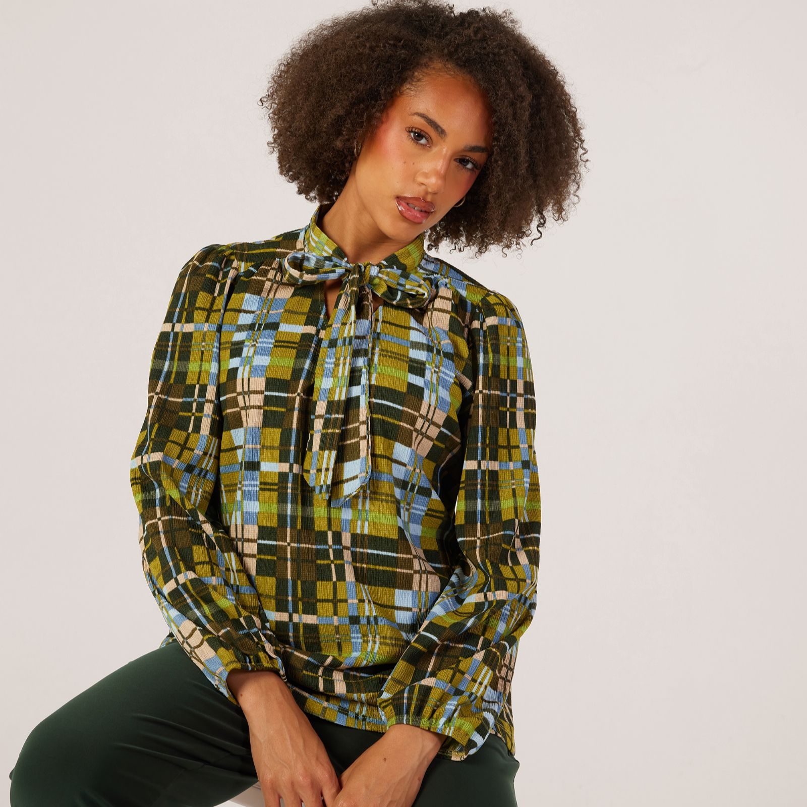 Kim & Co Plaid Stretched Crinkle Long Blouson Sleeve Tie Neck Top