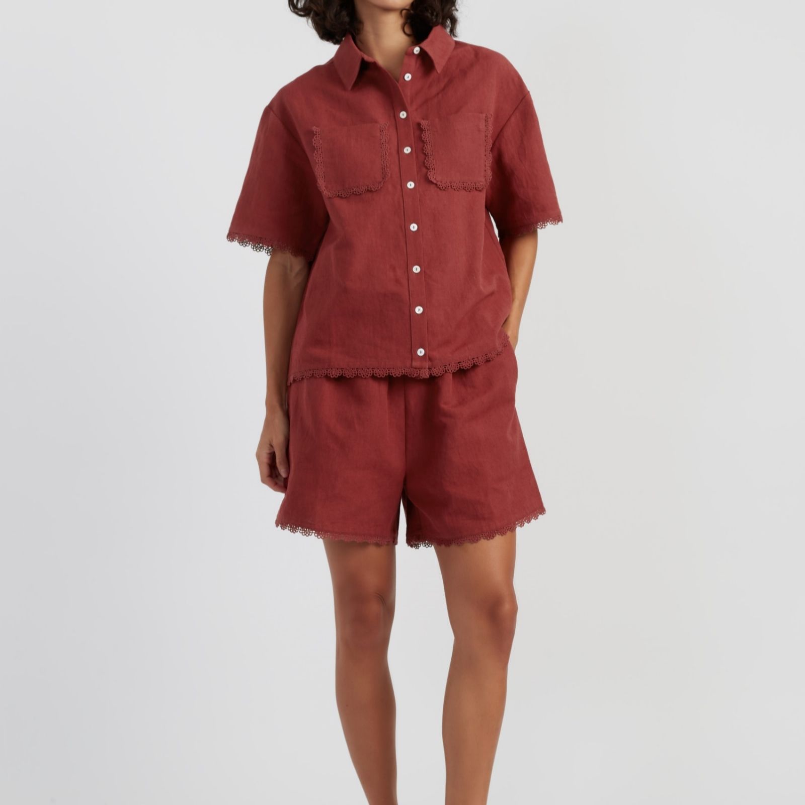 Chinti & Parker Linen Cotton Blend Shorts with Scallop Trim