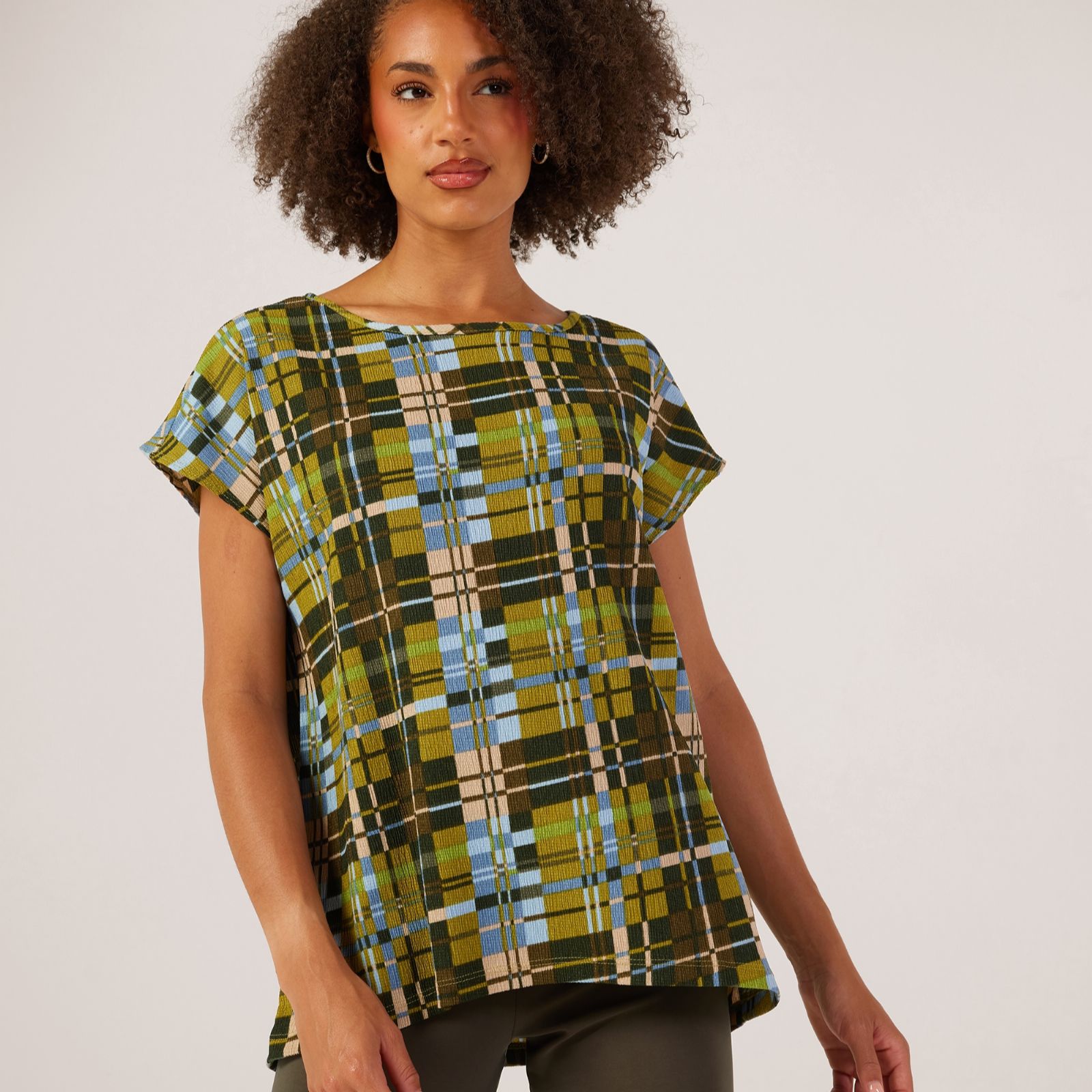 Kim & Co Plaid Stretch Crinkle Short Dolman Sleeve Hi-Low Top
