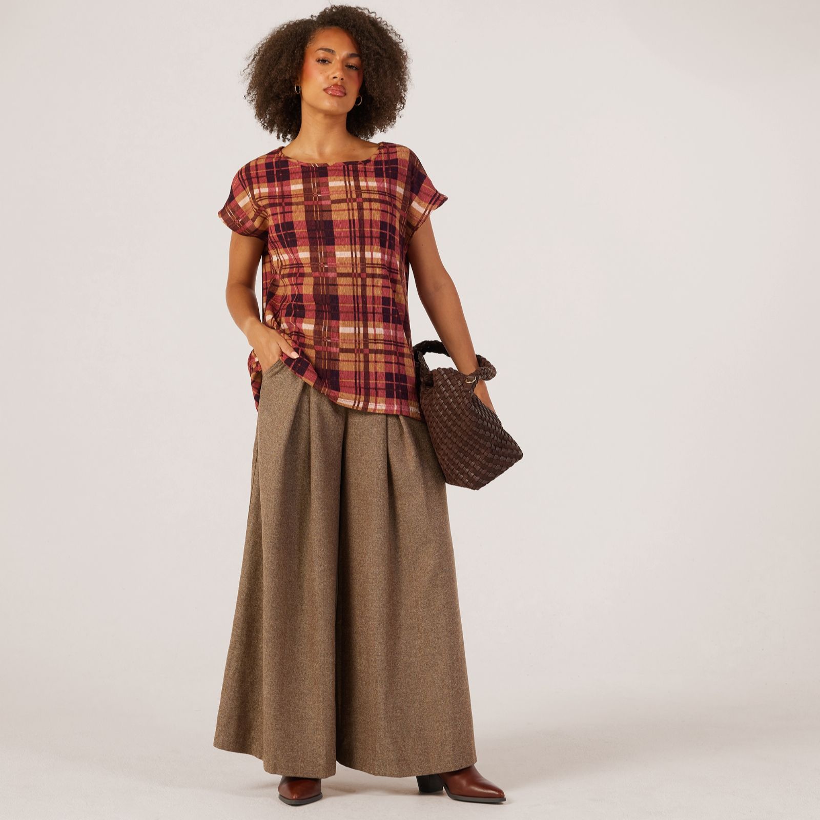 Kim & Co Plaid Stretch Crinkle Short Dolman Sleeve Hi-Low Top