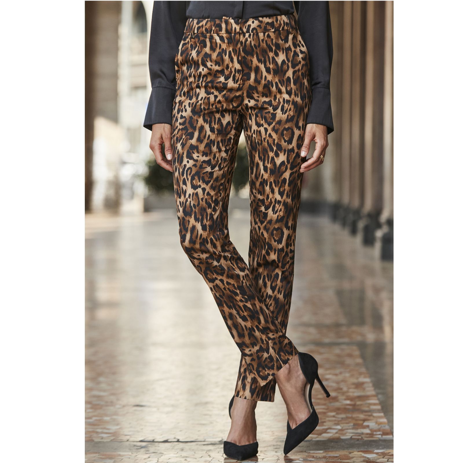 Sosandar Leopard Print Cigarette Trousers