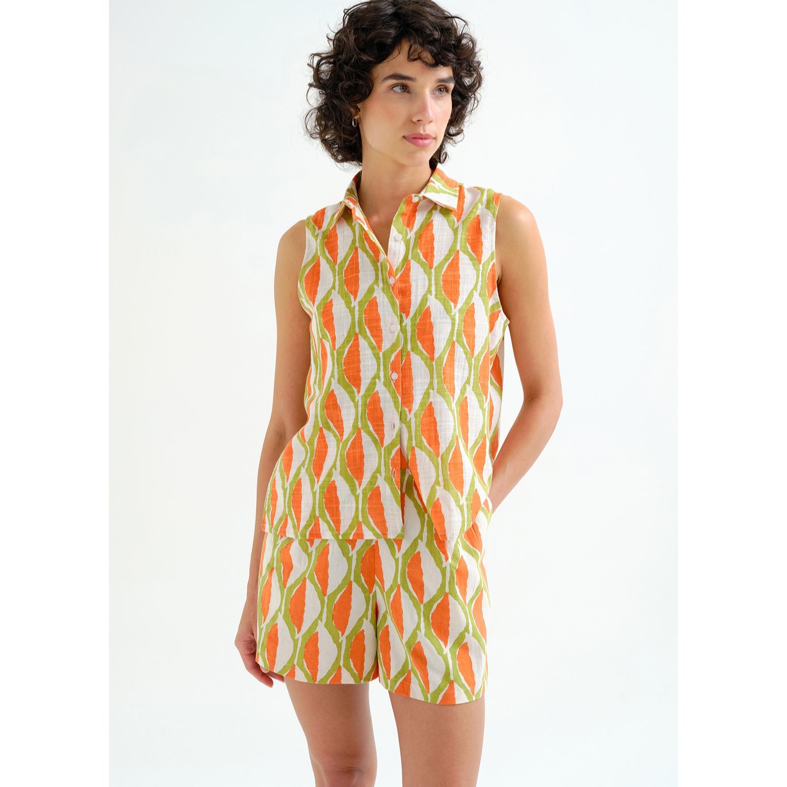 Compania Fantastica Sleeveless Printed Shirt