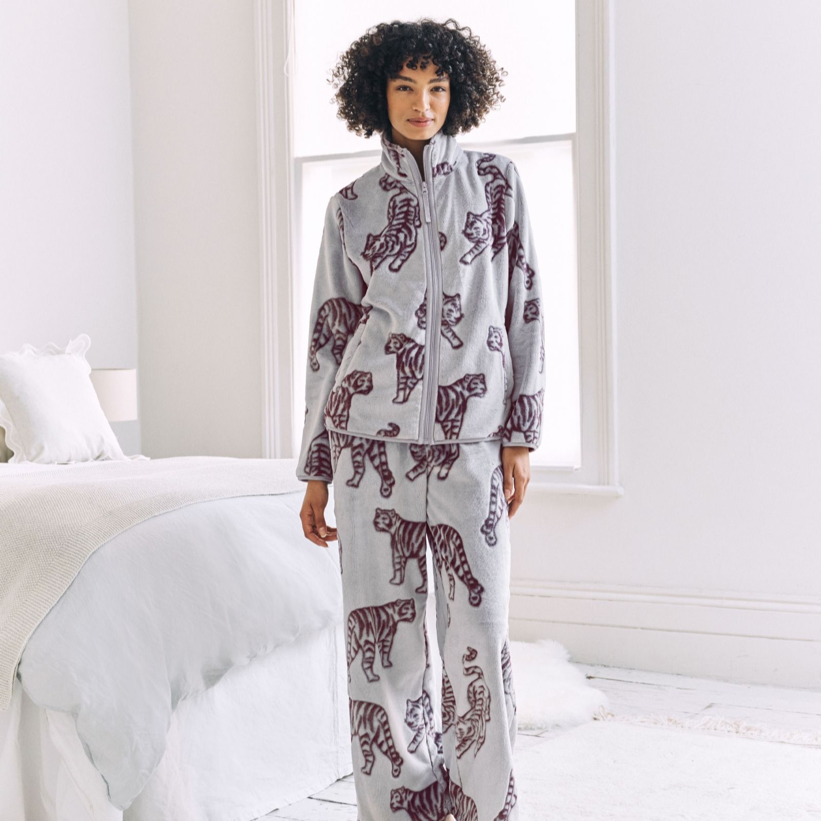 Chelsea Peers Zip-Through Top and Wide-Leg Joggers Set