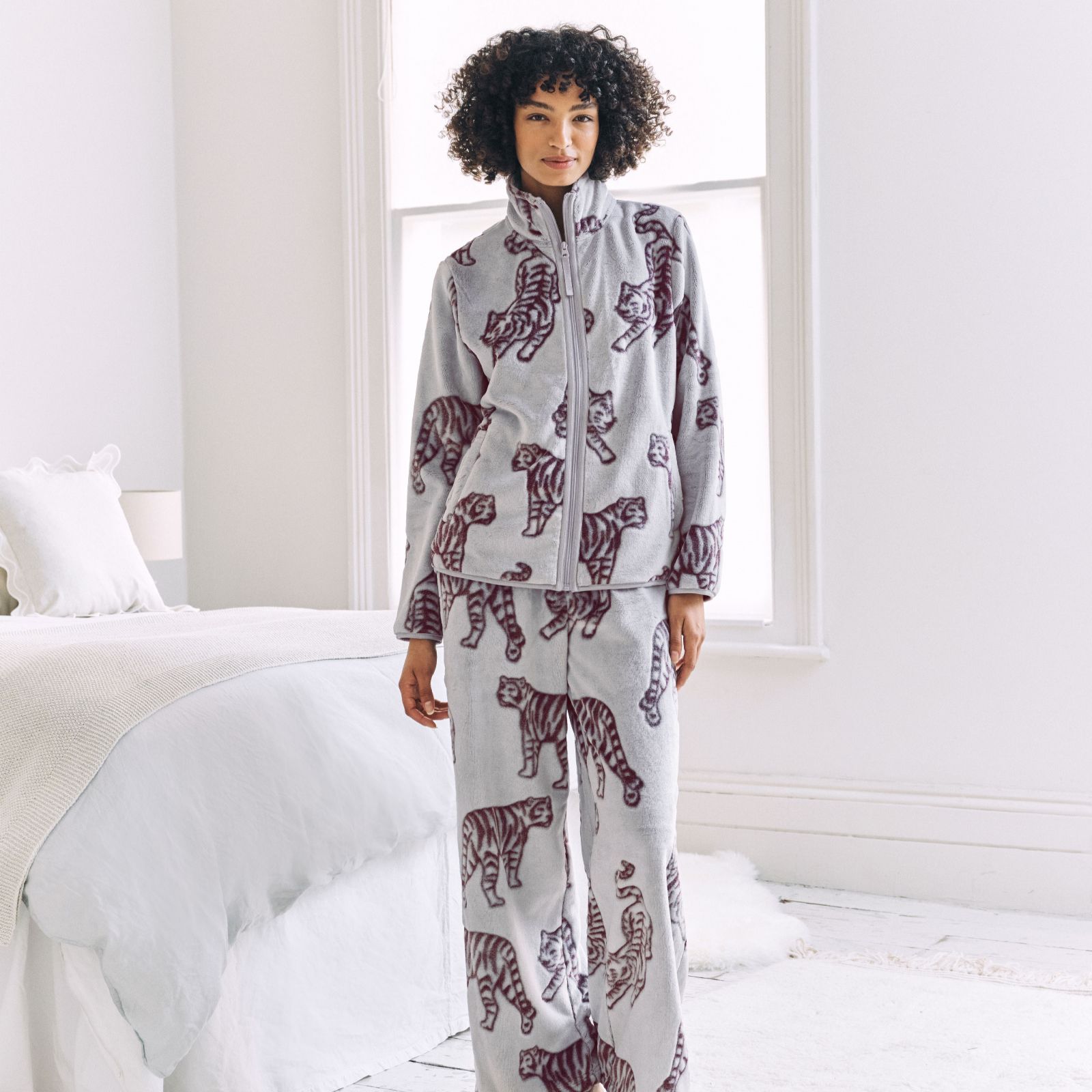 Chelsea Peers Zip-Through Top and Wide-Leg Joggers Set