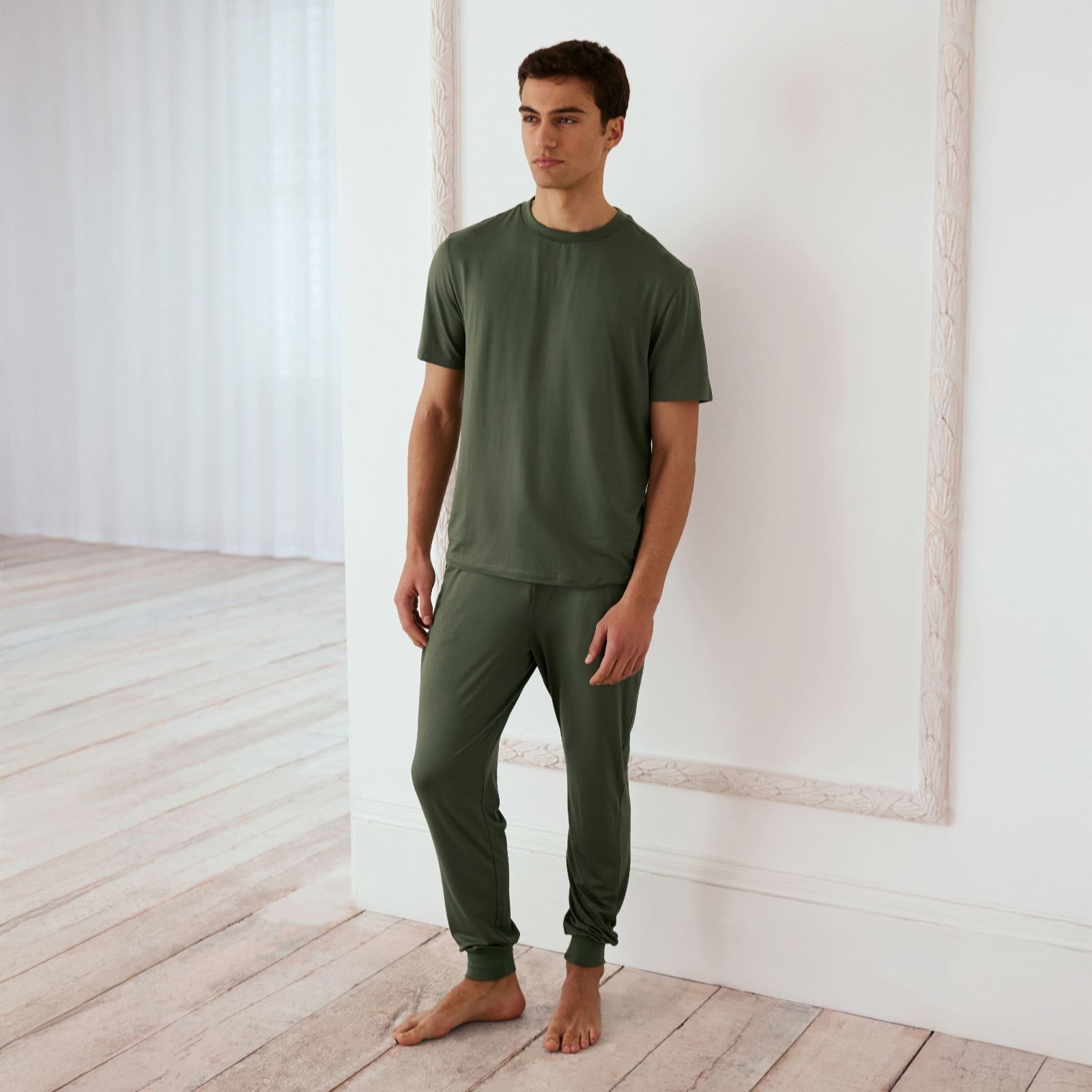 Chelsea Peers Men's Crew Neck T-Shirt and Joggers Set