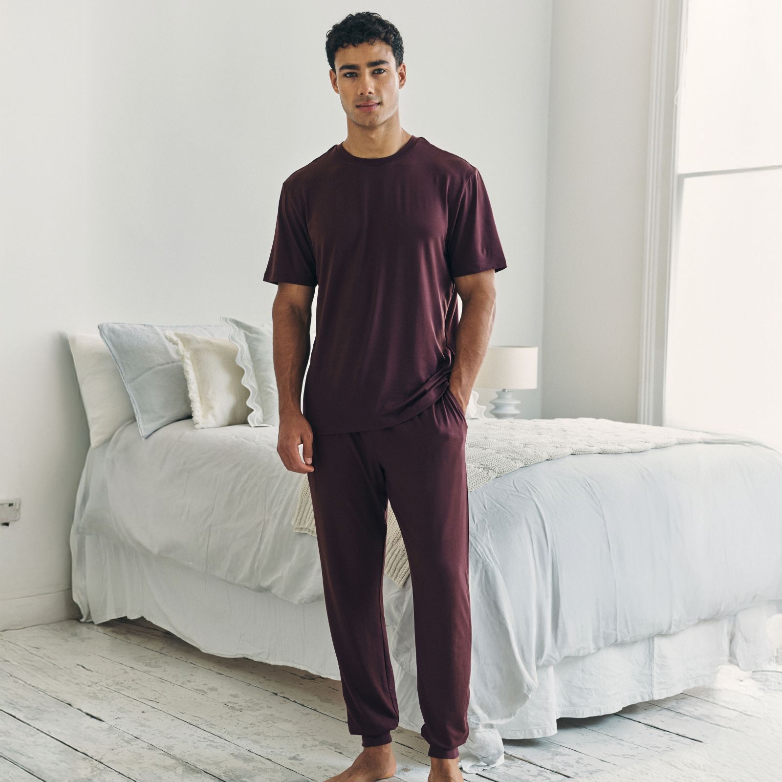 Chelsea Peers Men's Crew Neck T-Shirt and Joggers Set