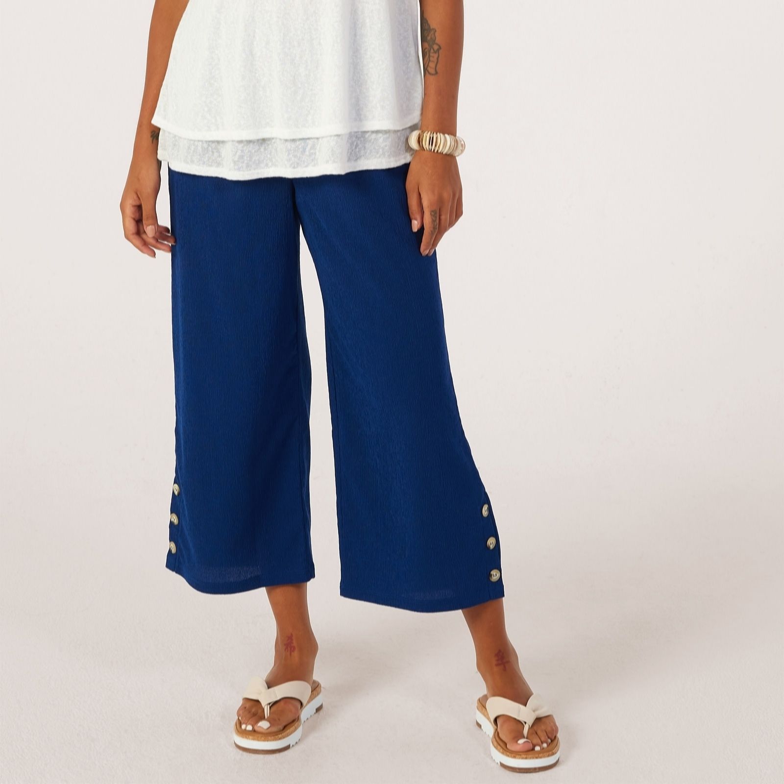 Kim & Co Stretch Crinkle Knit Cropped Standard Trousers Button Detail