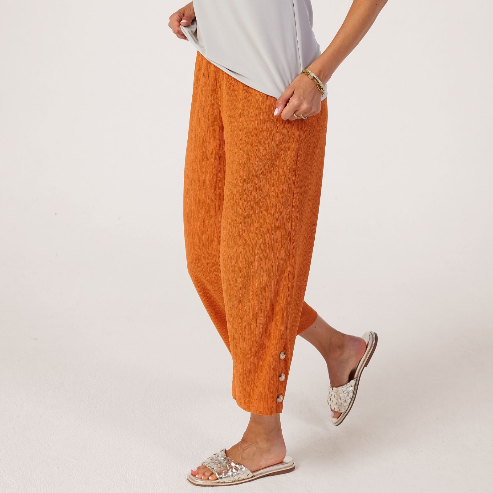 Kim & Co Stretch Crinkle Knit Cropped Standard Trousers Button Detail