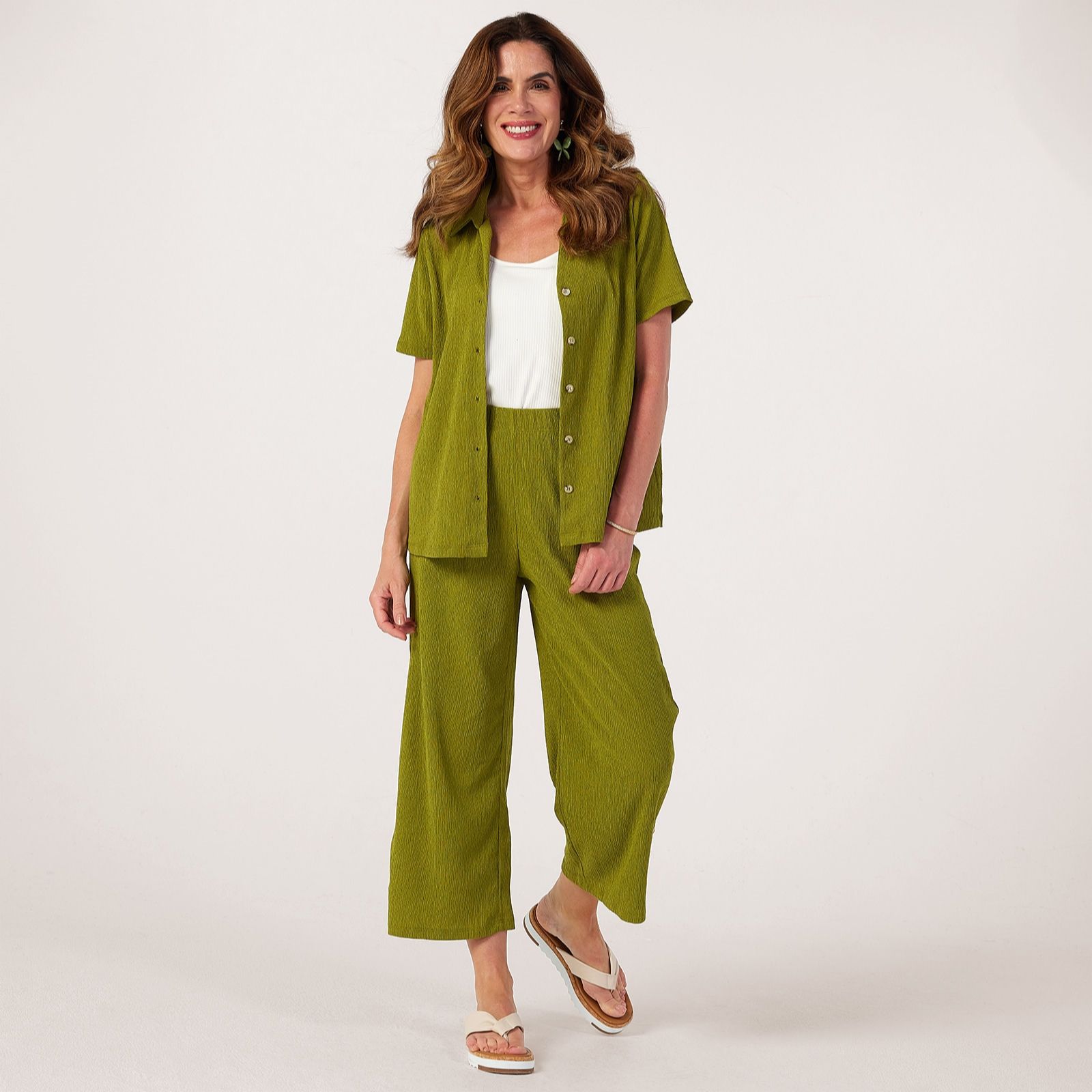 Kim & Co Stretch Crinkle Knit Cropped Standard Trousers Button Detail