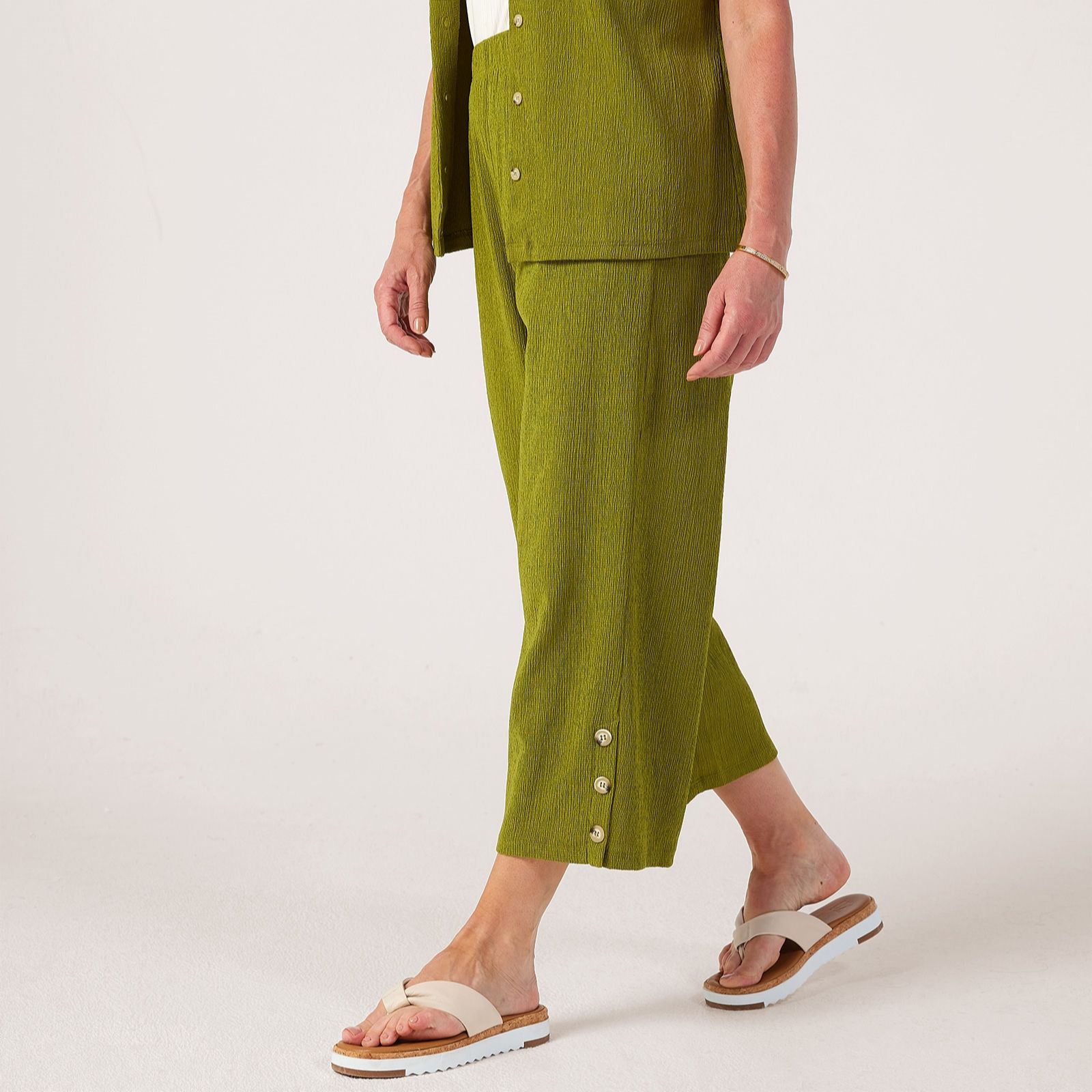 Kim & Co Stretch Crinkle Knit Cropped Petite Trousers Button Detail