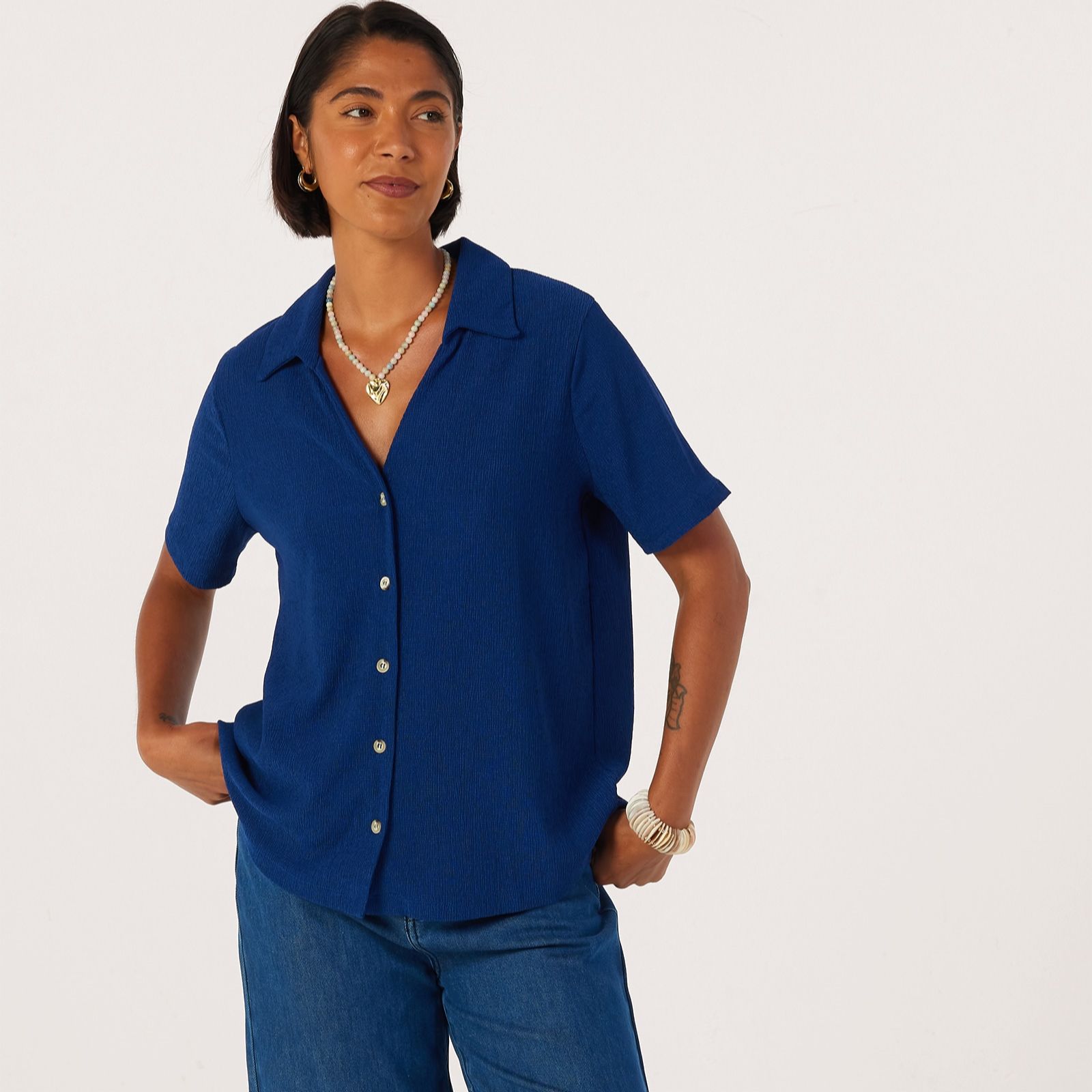 Kim & Co Stretch Crinkle Knit Short Sleeve Shirt With Shirring