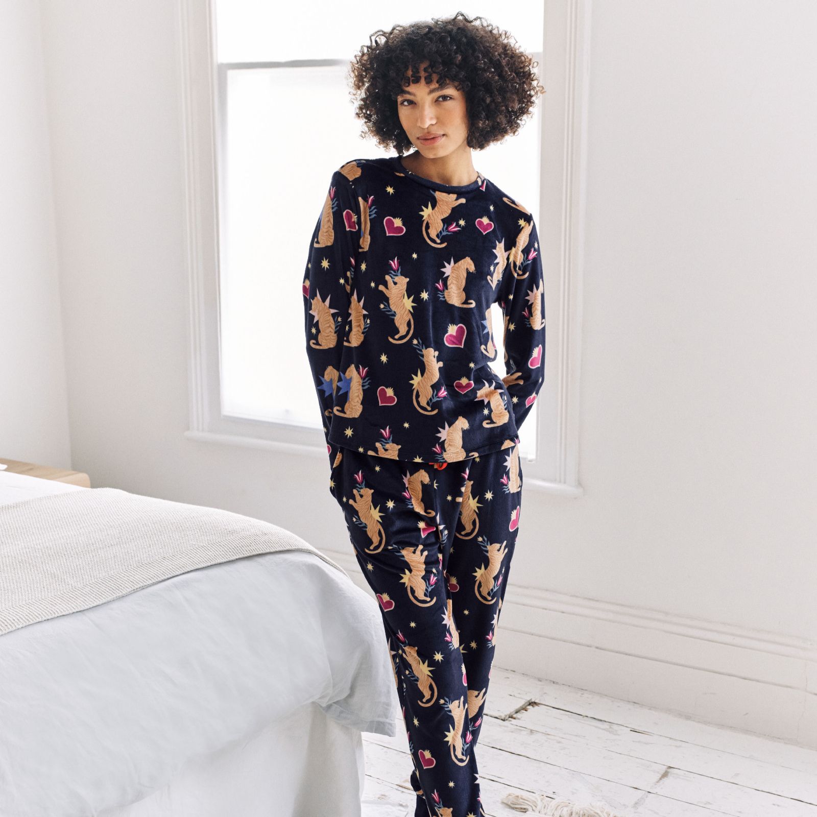 Chelsea Peers Classic Long Sleeve Crew Neck Set In Lightweight Fleece