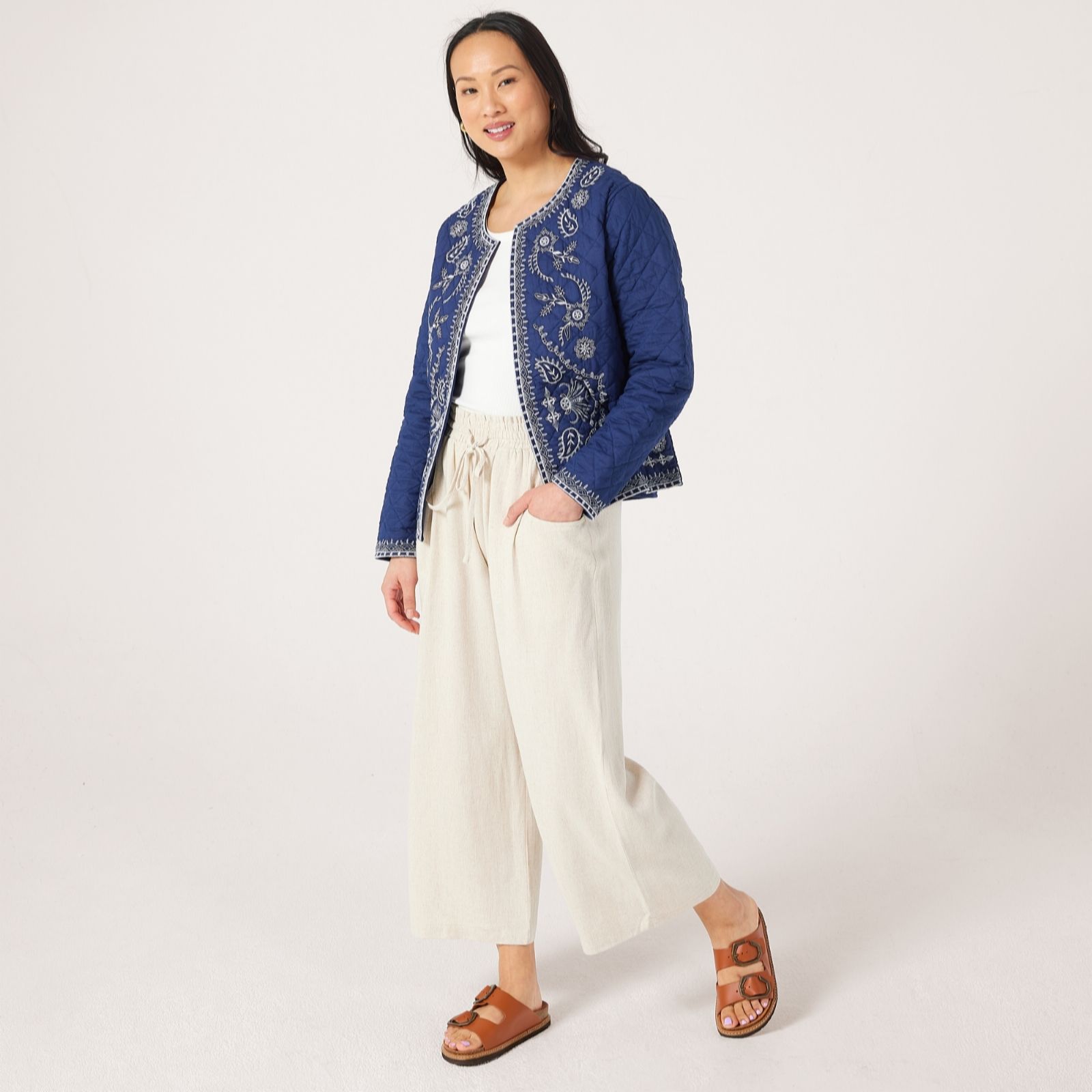  Izabel London Elasticated Waist Linen Blend Cropped Trouser Short