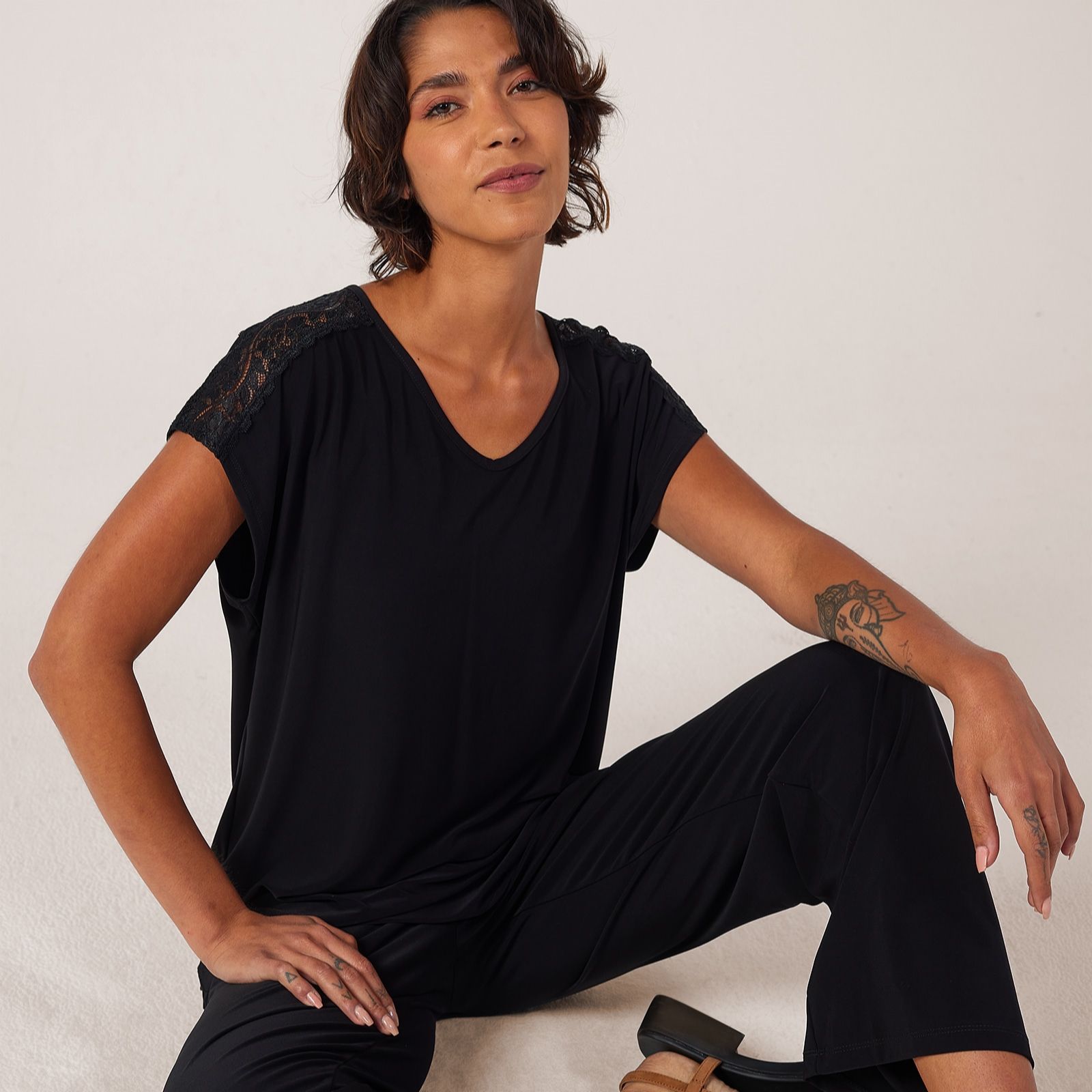 Kim & Co Deluxe Brazil Jersey Lace Detail Short Sleeve Top