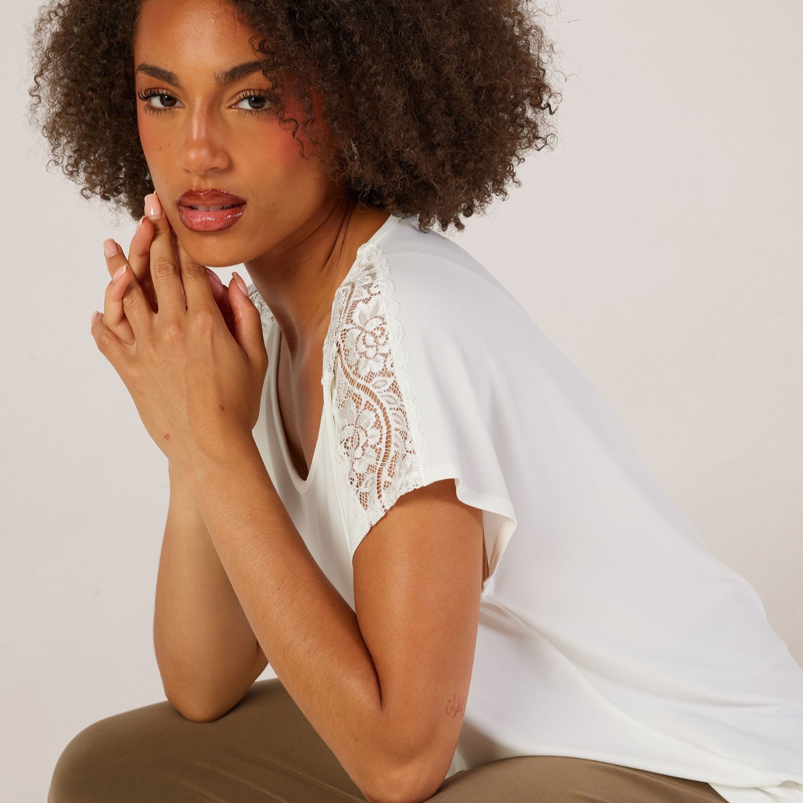Kim & Co Deluxe Brazil Jersey Lace Detail Short Sleeve Top