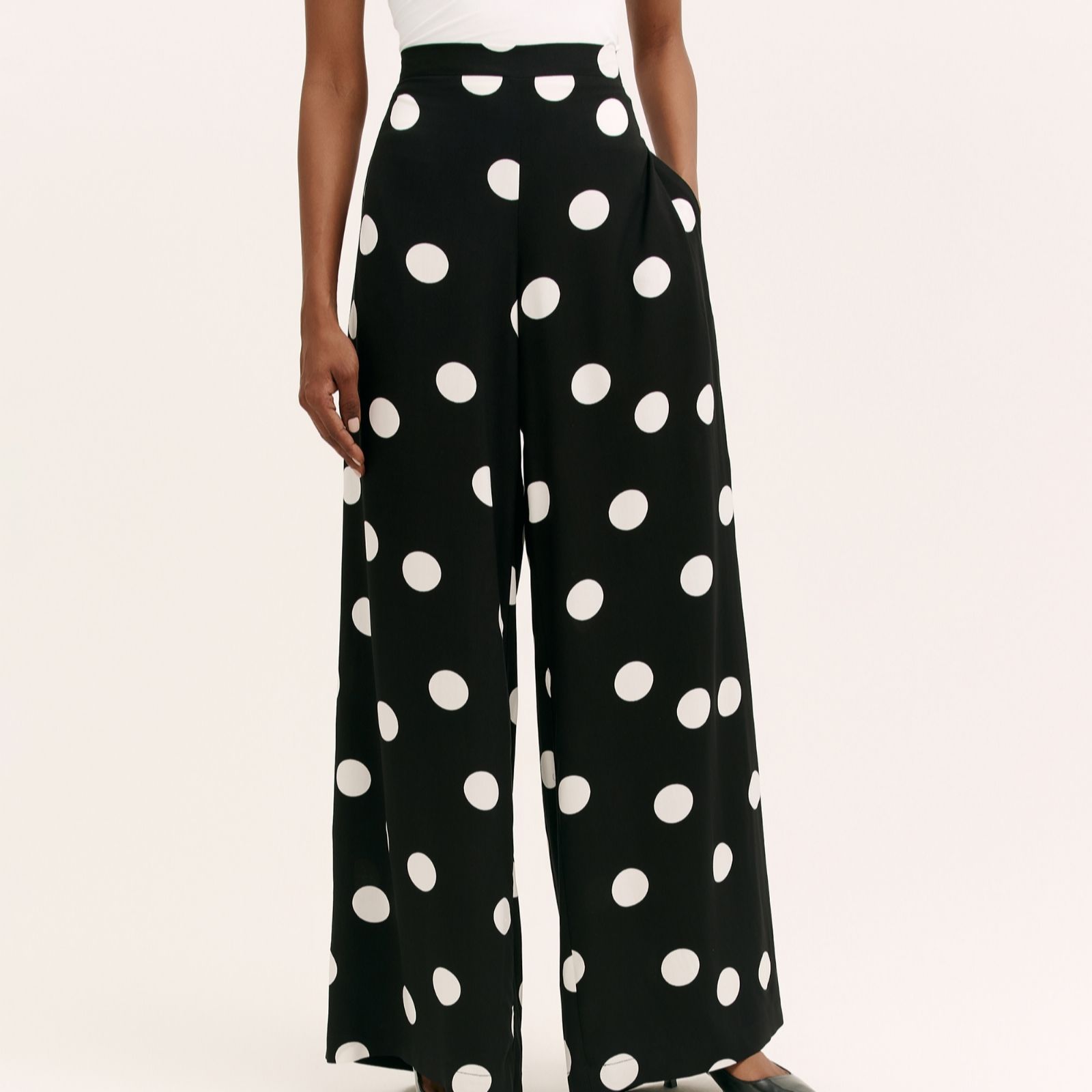 Finery London Nat Spot Print Black & Ivory Trousers Short