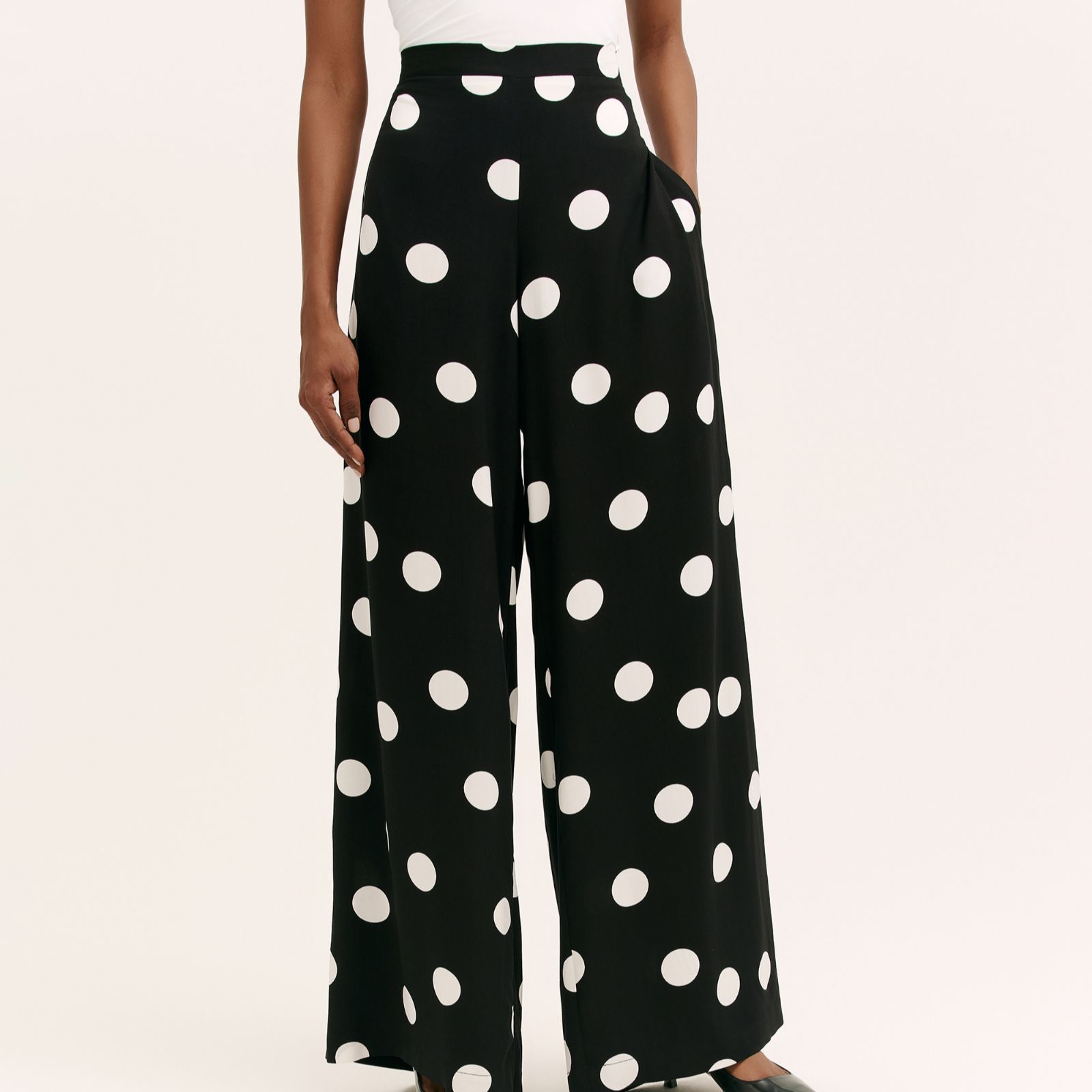Finery London Nat Spot Print Black & Ivory Trousers Short