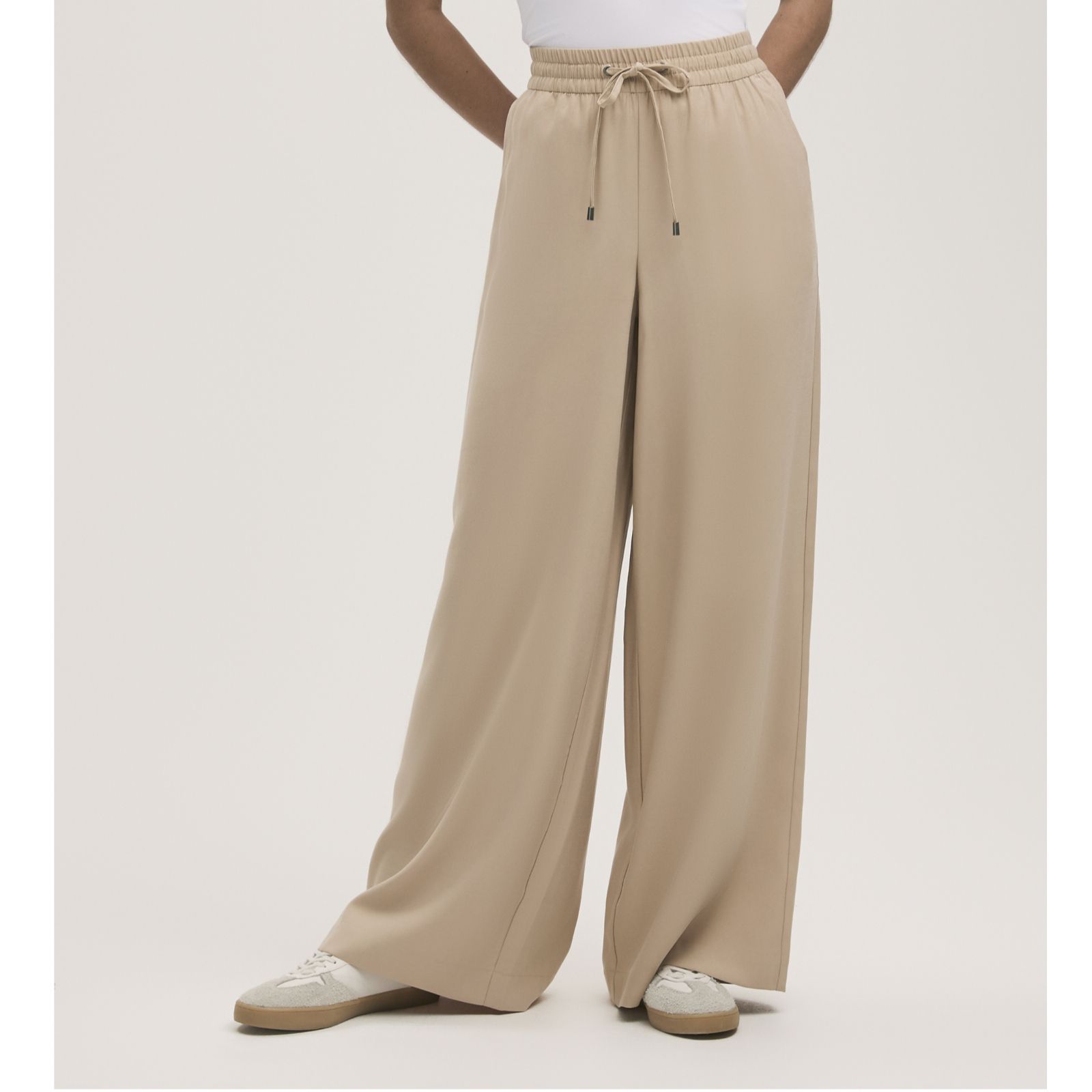 Finery London Dixie Rayon Trouser with Stretch Waist Short