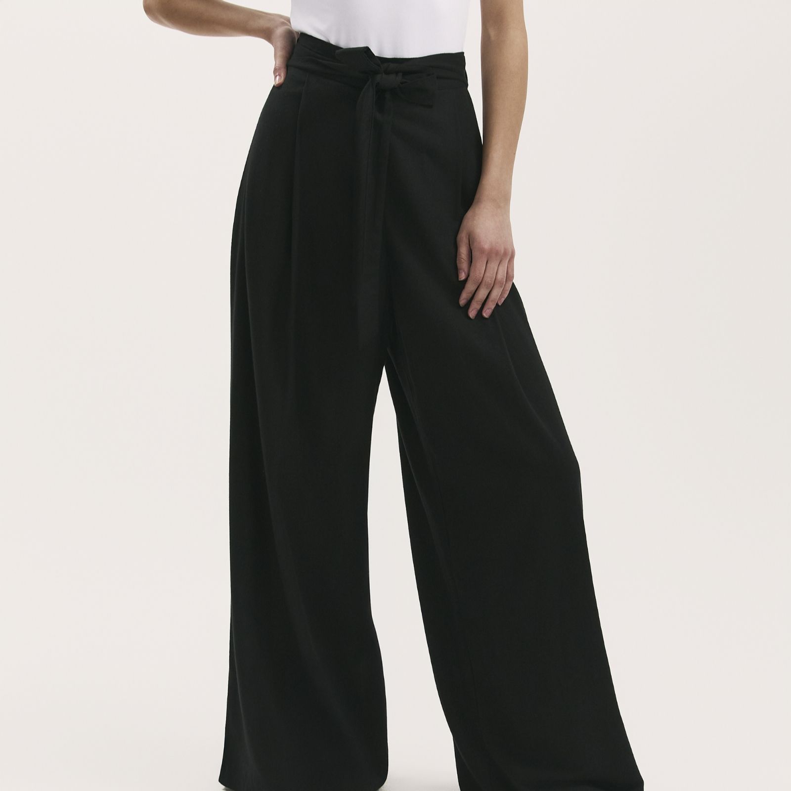 Finery London Athena Linen Viscose Mix Trousers Short