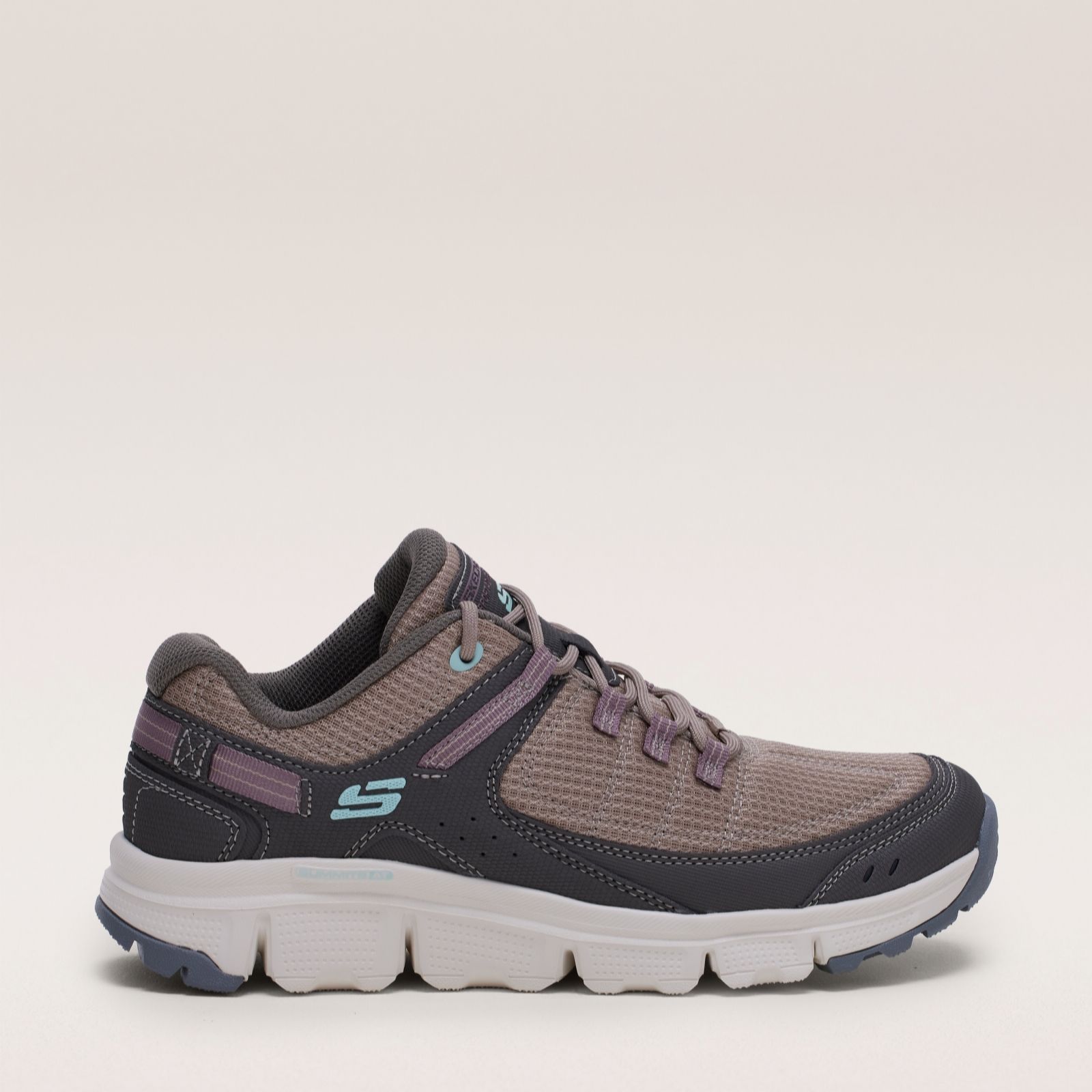 Outlet Skechers Summits At Kissimmee Trainer