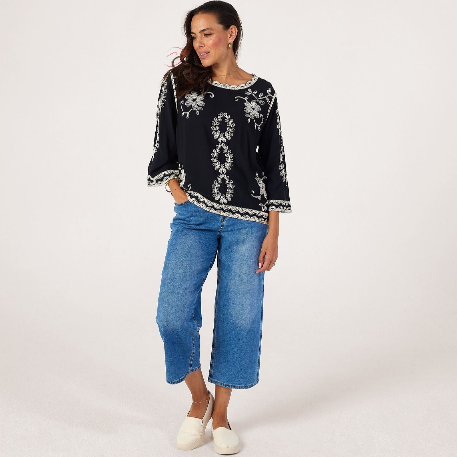 Izabel London Embroidered 3/4 Sleeves Top