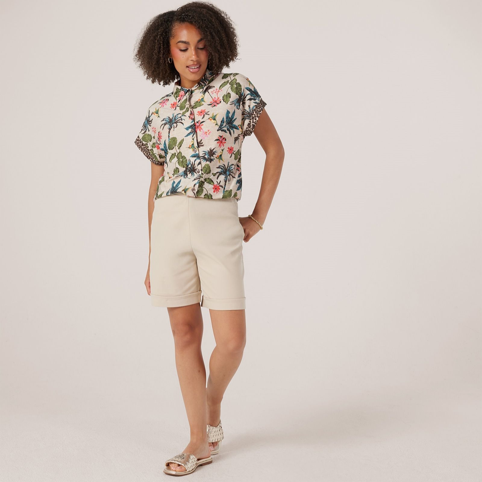 Kim & Co Deluxe Denim Knit Louise Shorts With Contrast Stitching
