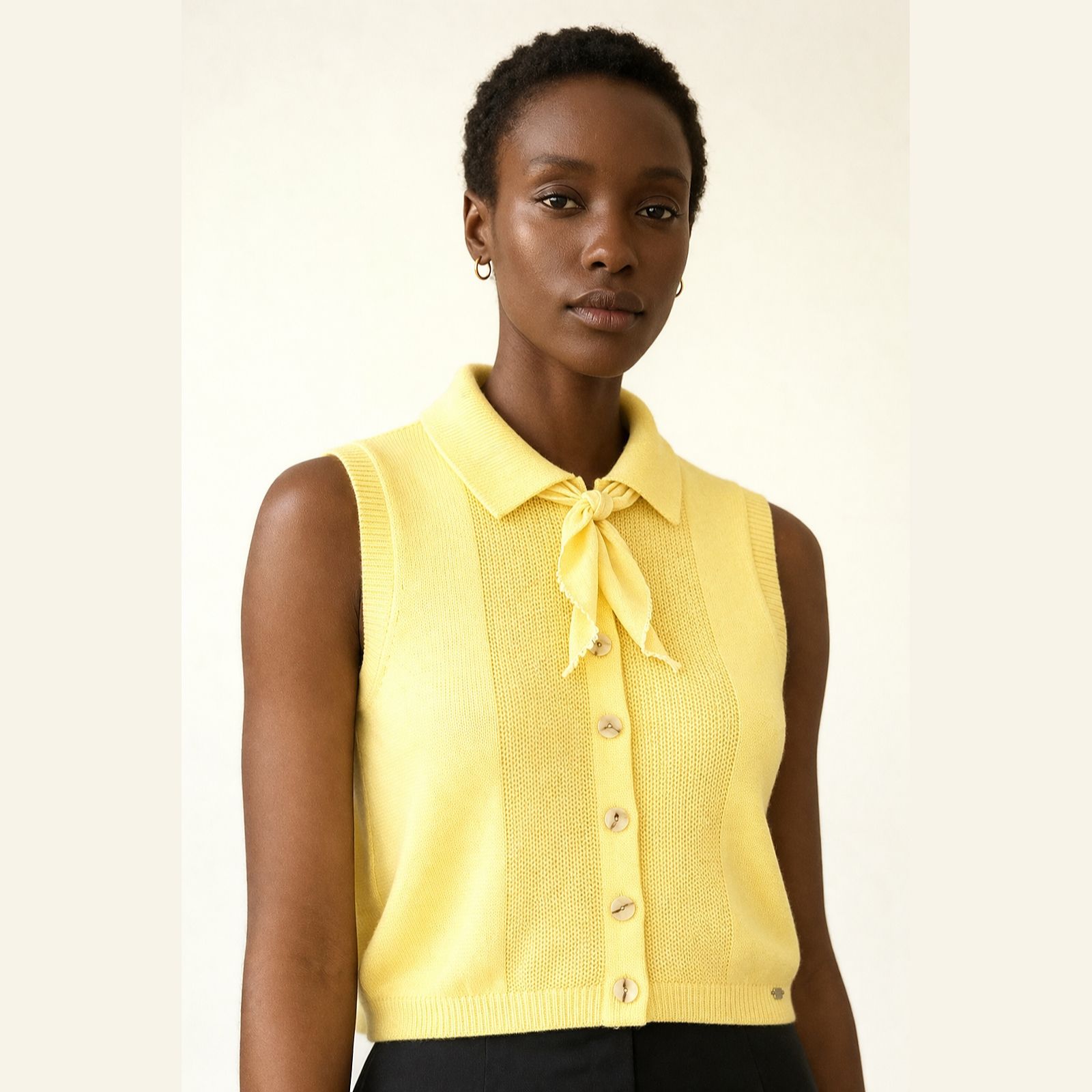 Orfeo Paris Davis Buttoned Sleeveless Sweater