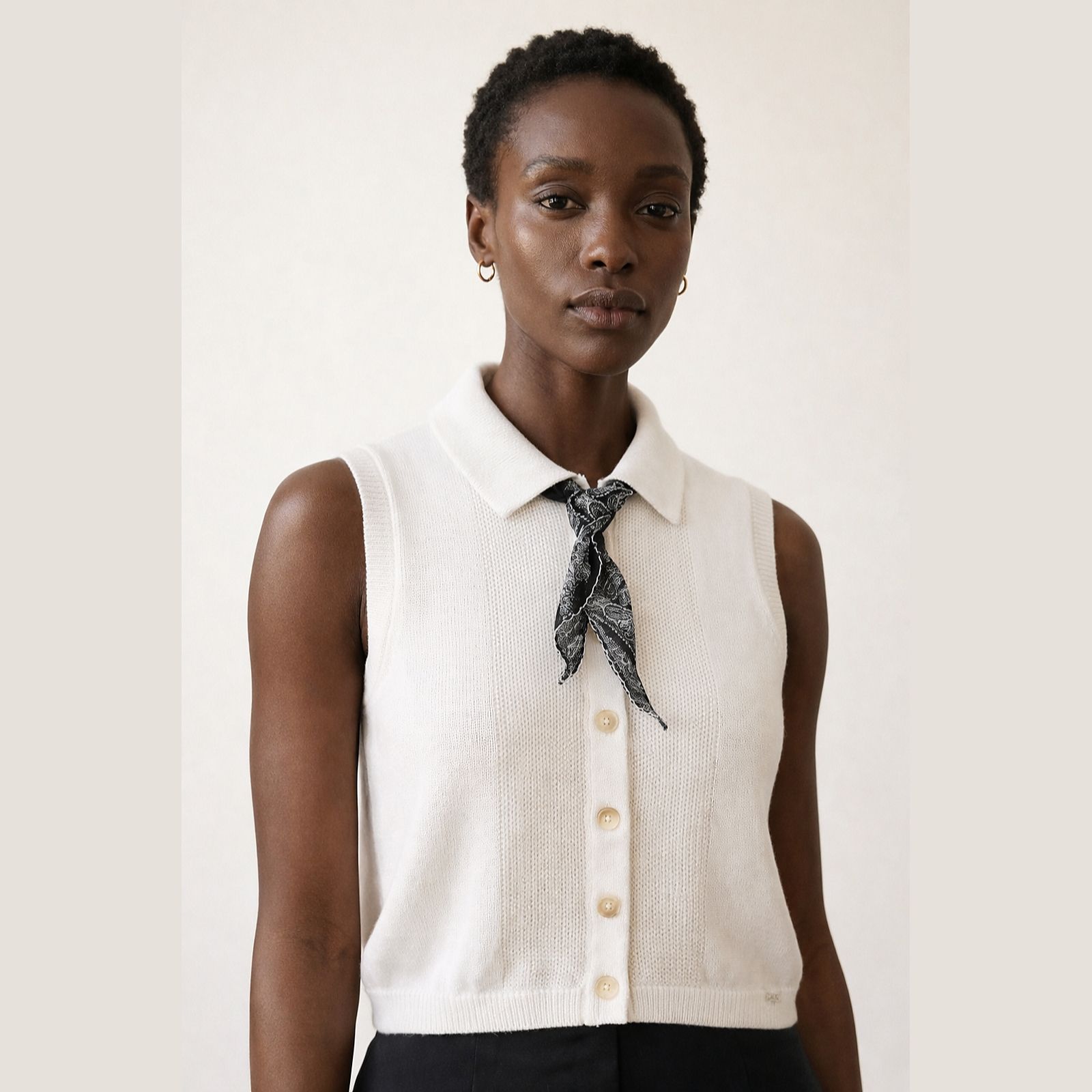 Orfeo Paris Davis Buttoned Sleeveless Sweater