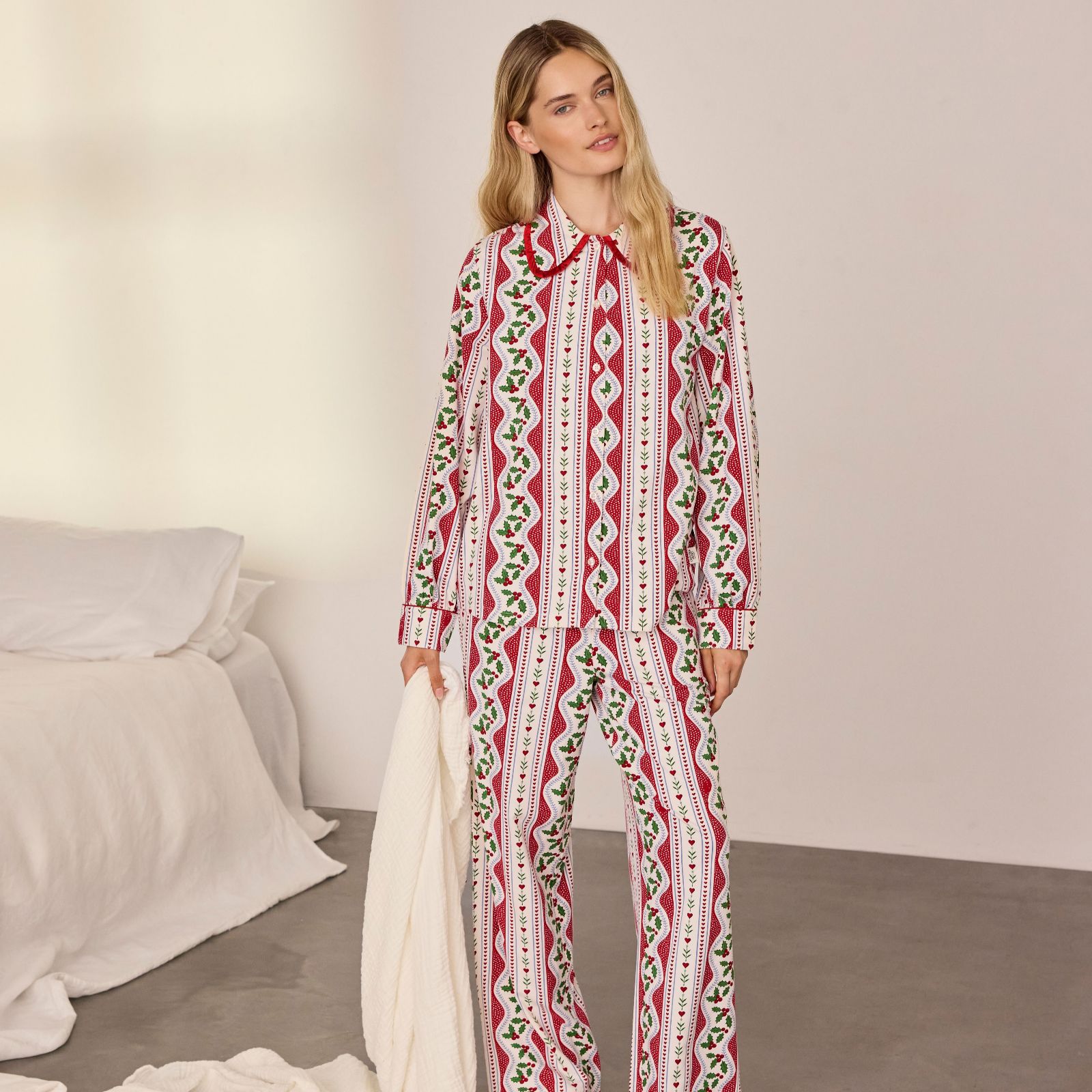 Chelsea Peers Ruffle Collar PJ Set