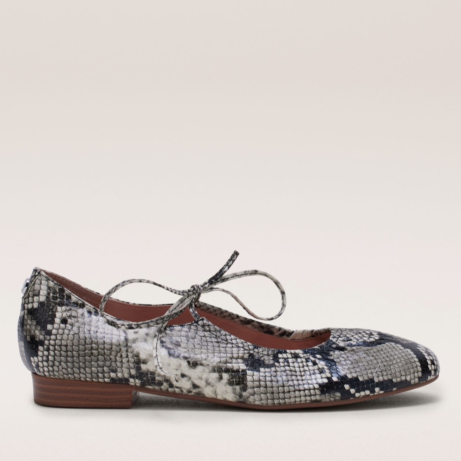 Outlet Moda in Pelle Faydra Lace-Up Mary Janes