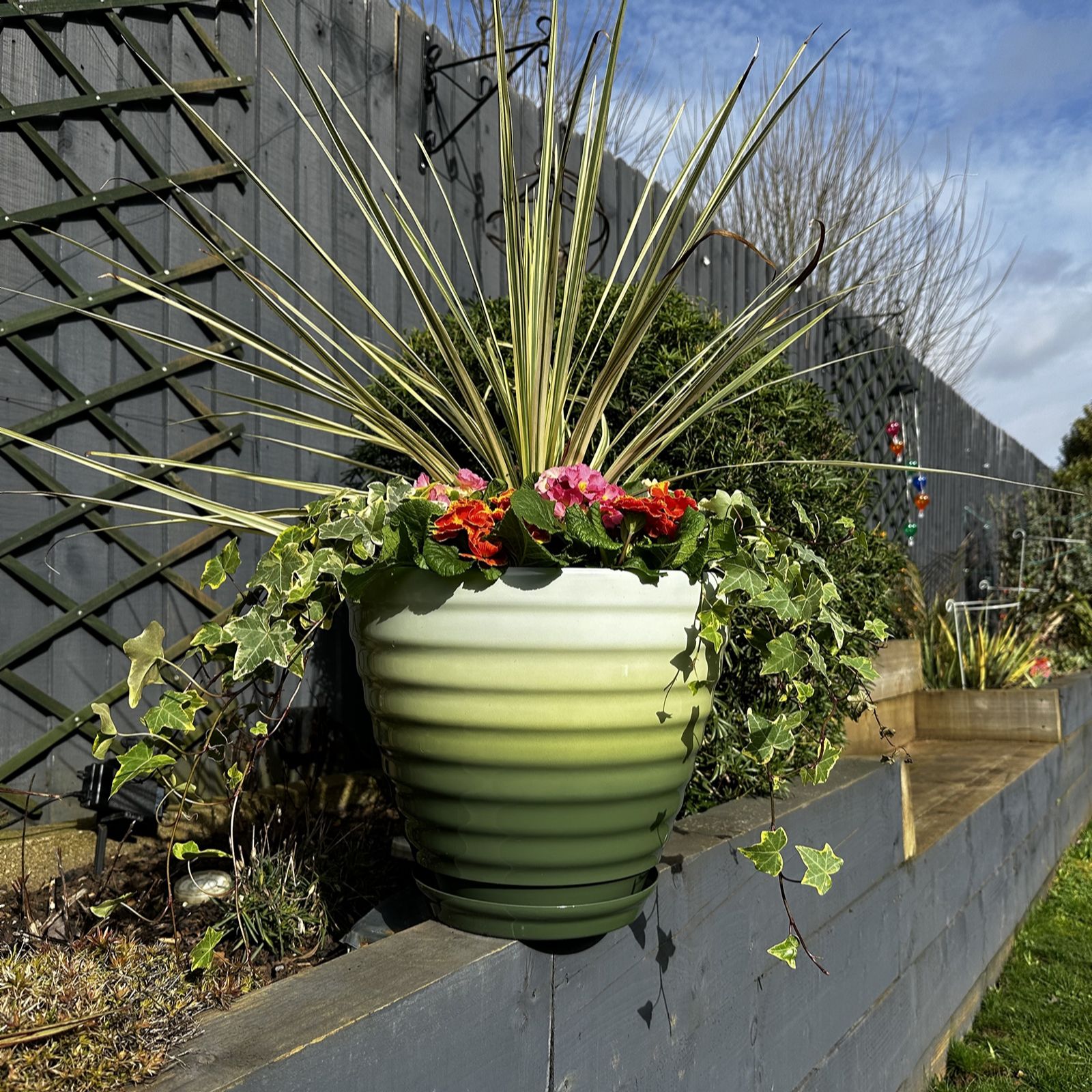Grumpy Gardener 37.5cm LARGE OMBRE TWIST POTS