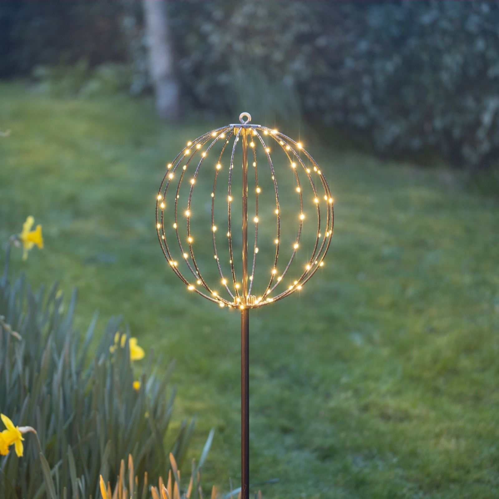 Solar Centre Shadforth Solar Sphere Stake Light