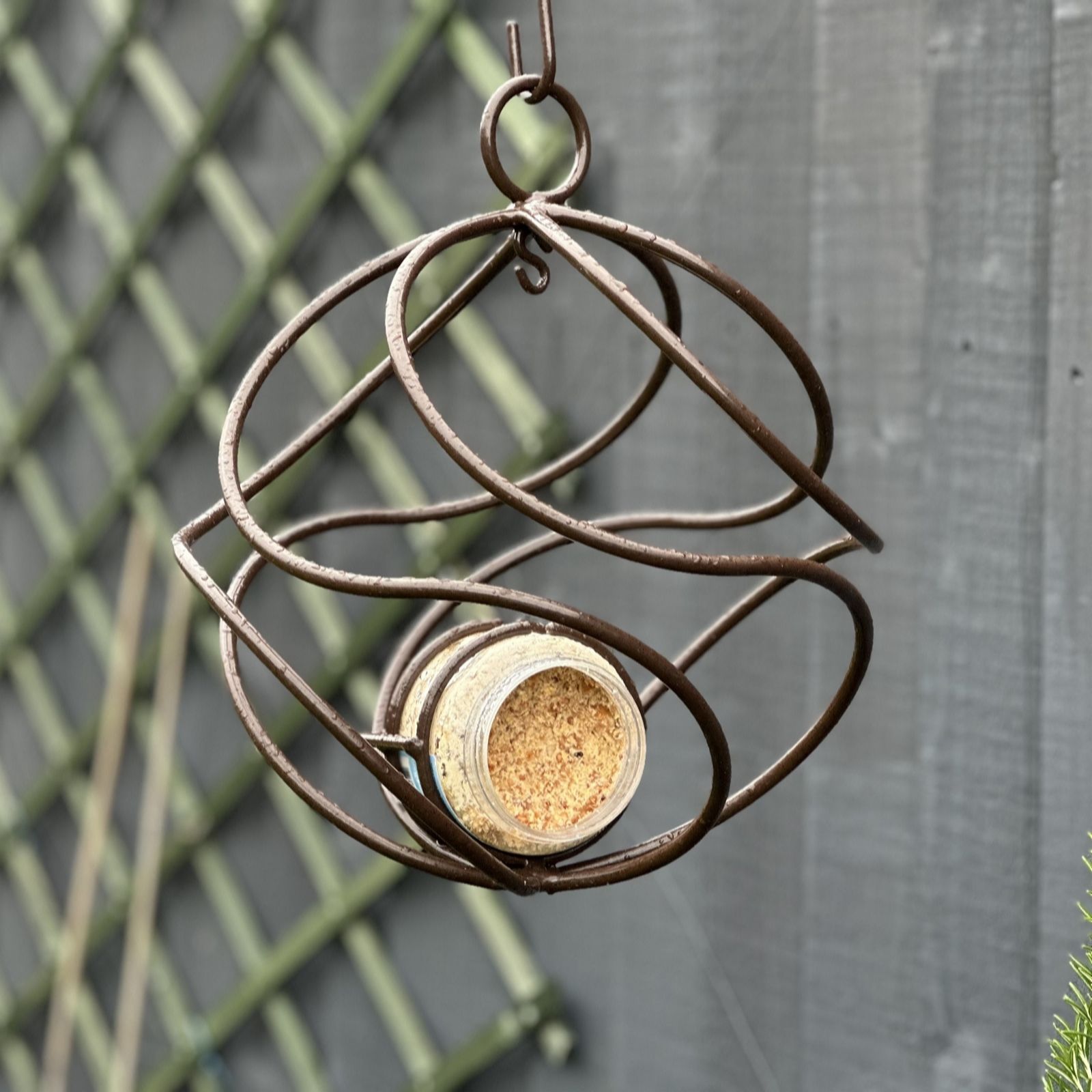 Grumpy Gardener Nutpecker Tangle Ball Deluxe Feeder