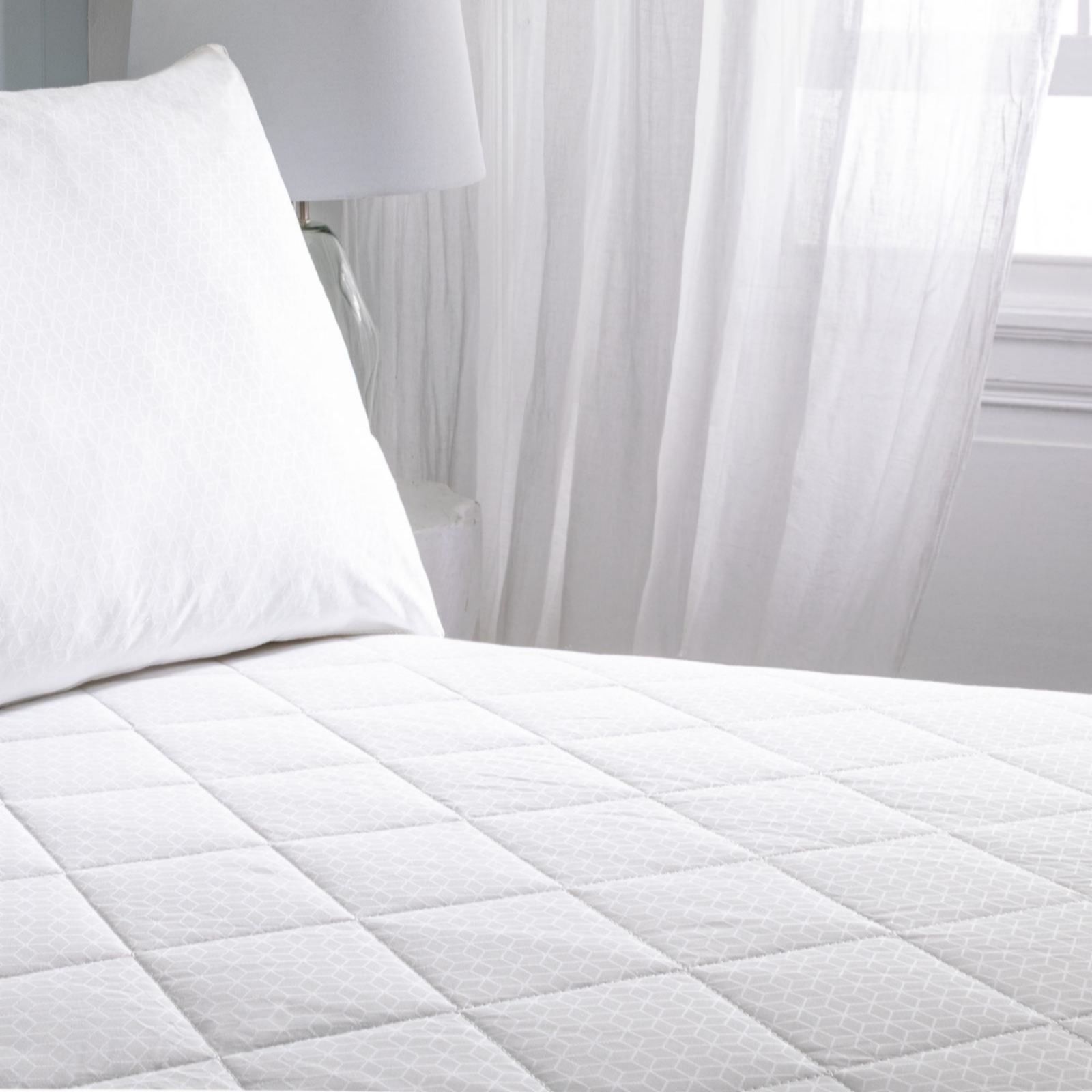 The Fine Bedding Company Smart Temperature Mattress Protector